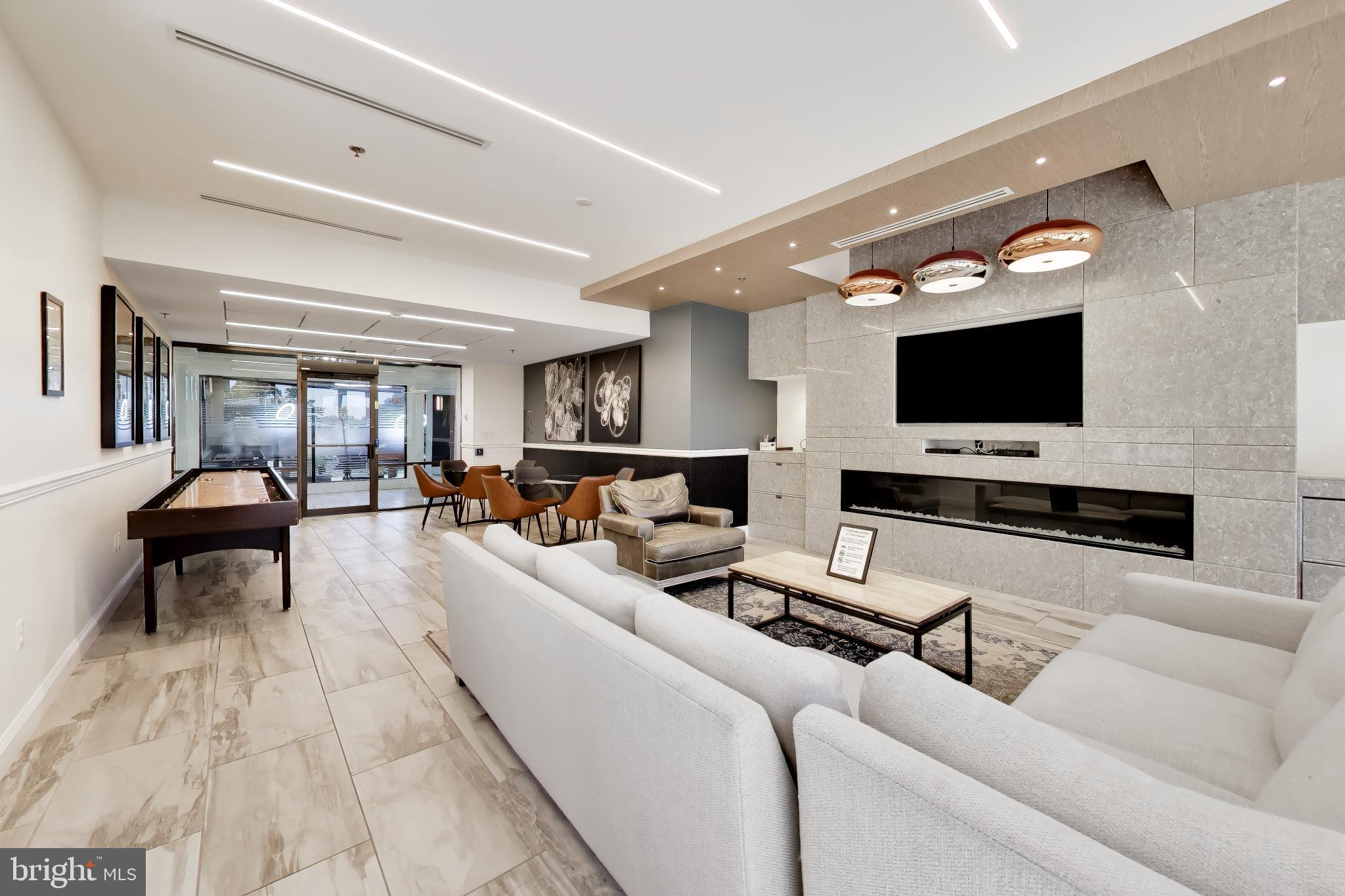 PROMENADE TOWERS - Residential