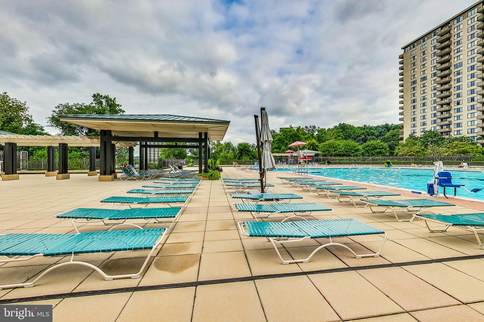 PROMENADE TOWERS - Residential