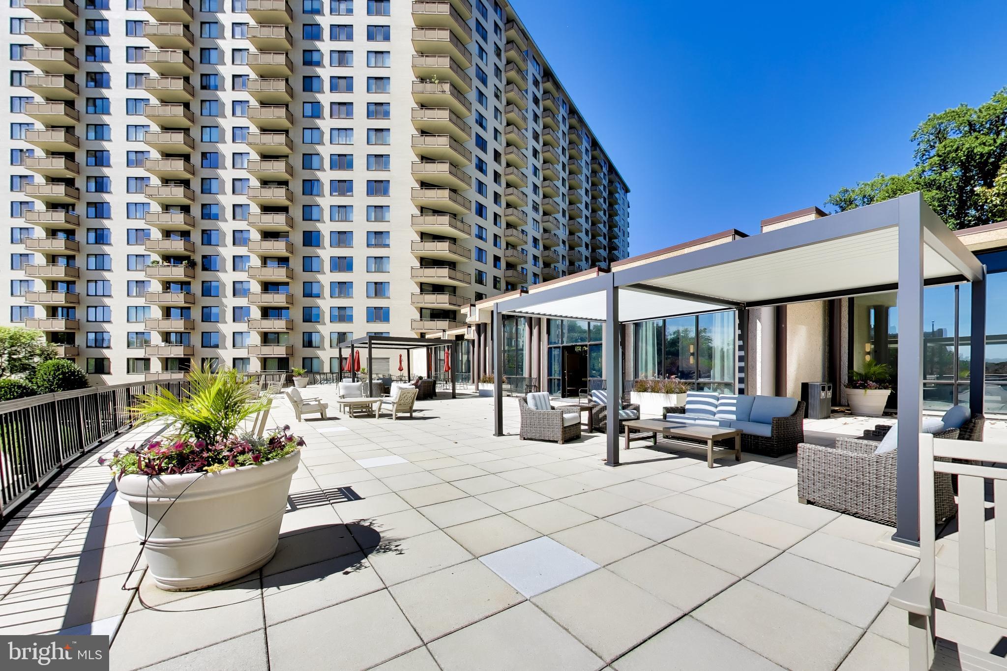 PROMENADE TOWERS - Residential