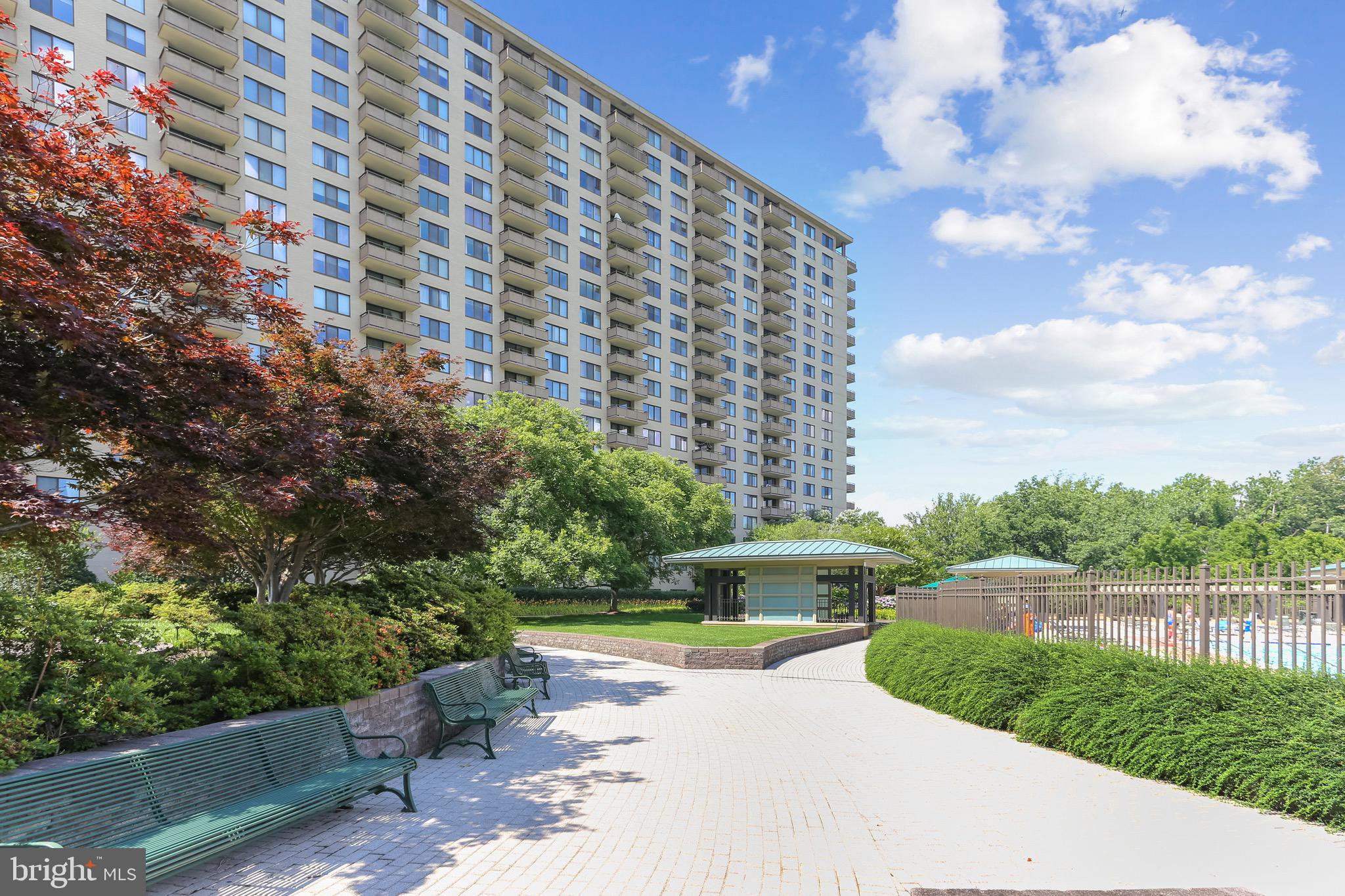 PROMENADE TOWERS - Residential