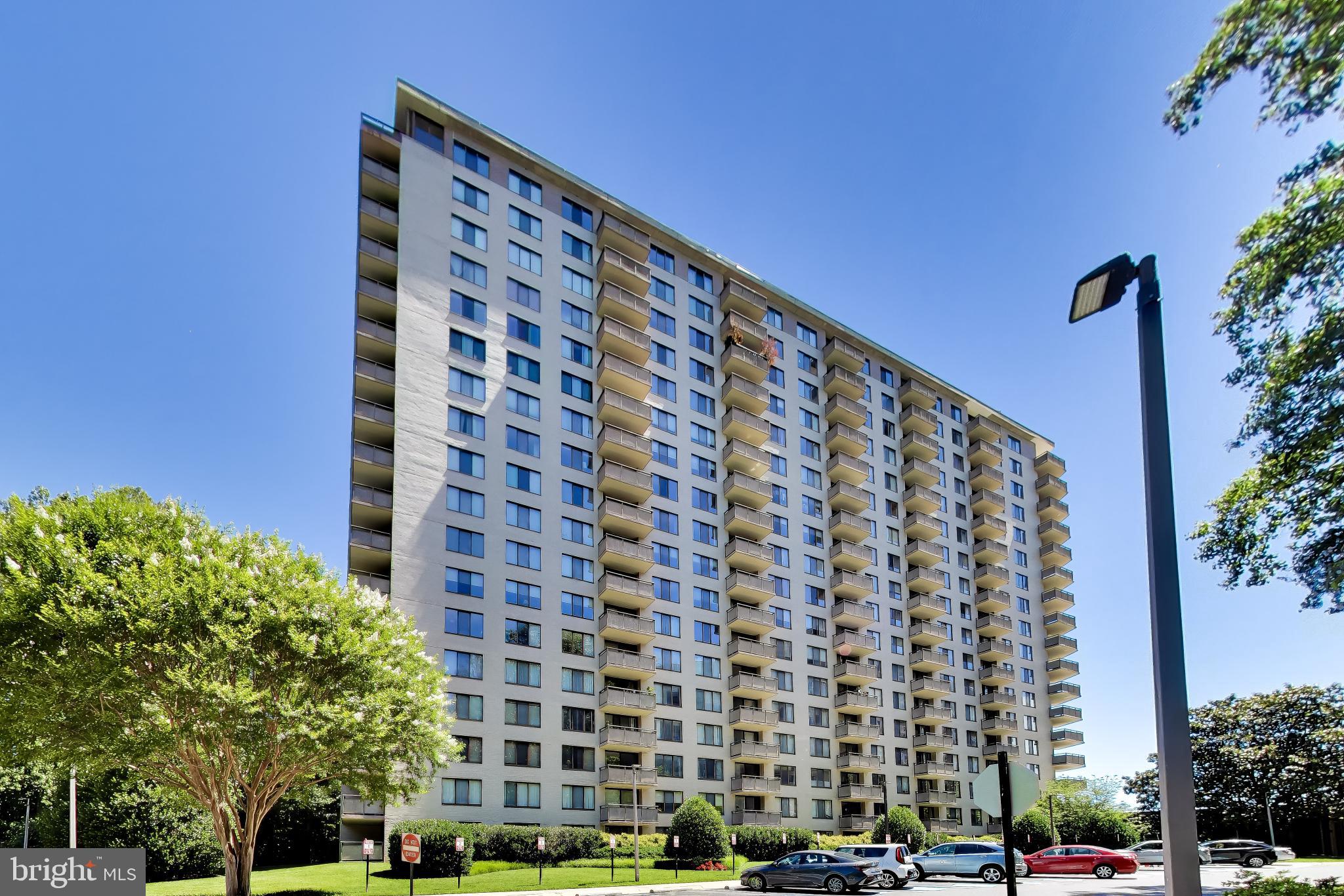 PROMENADE TOWERS - Residential