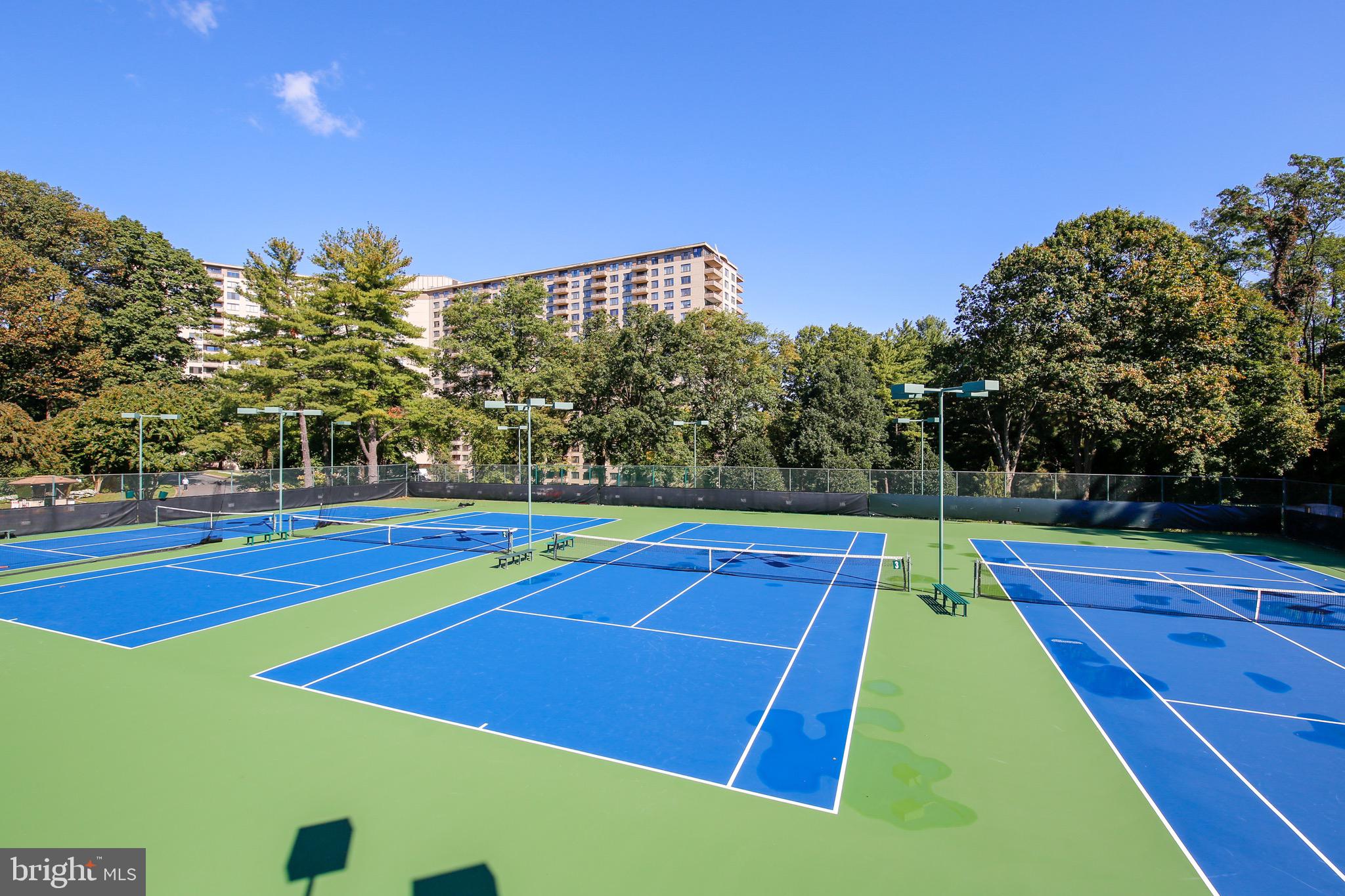 PROMENADE TOWERS - Residential
