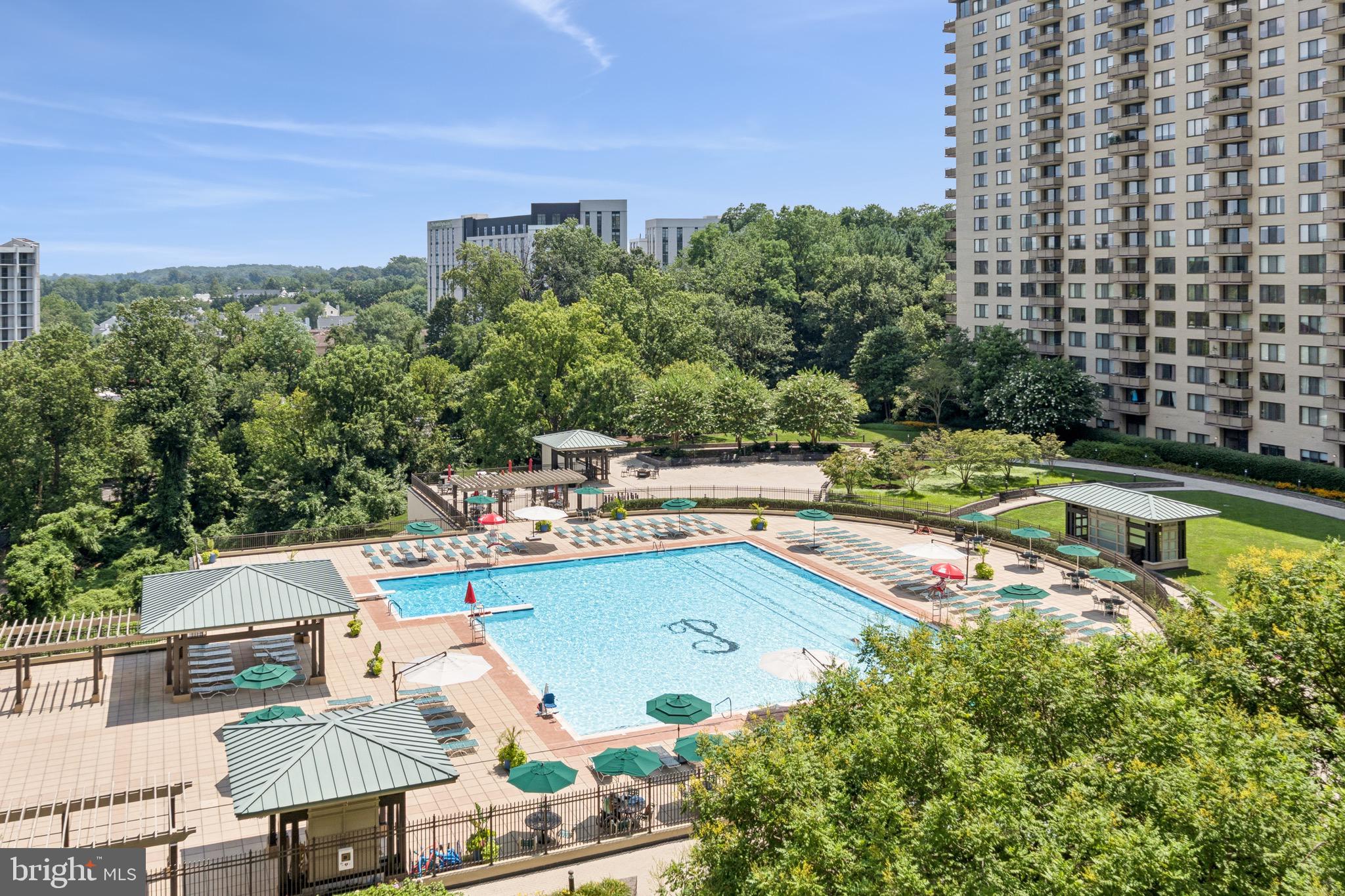 PROMENADE TOWERS - Residential