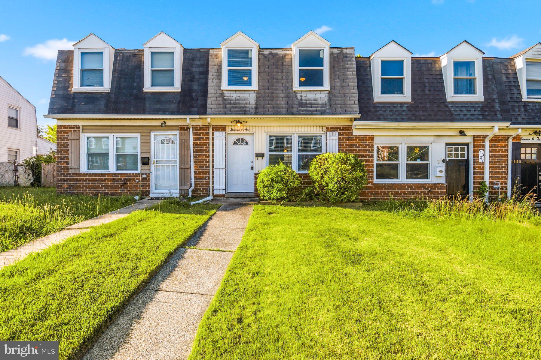 Welcome to this well-maintained 3-bedroom, 1-bath home that's ready for its next owner! Kept in great condition, this charming property is truly move-in ready—just pack your bags and move right in! Enjoy the convenience of a private parking pad and a fantastic location close to shopping, dining, schools, and major commuter routes. Whether you're a first-time homebuyer or looking to downsize, this home offers the perfect combination of comfort, convenience, and value. Don't miss this wonderful opportunity!