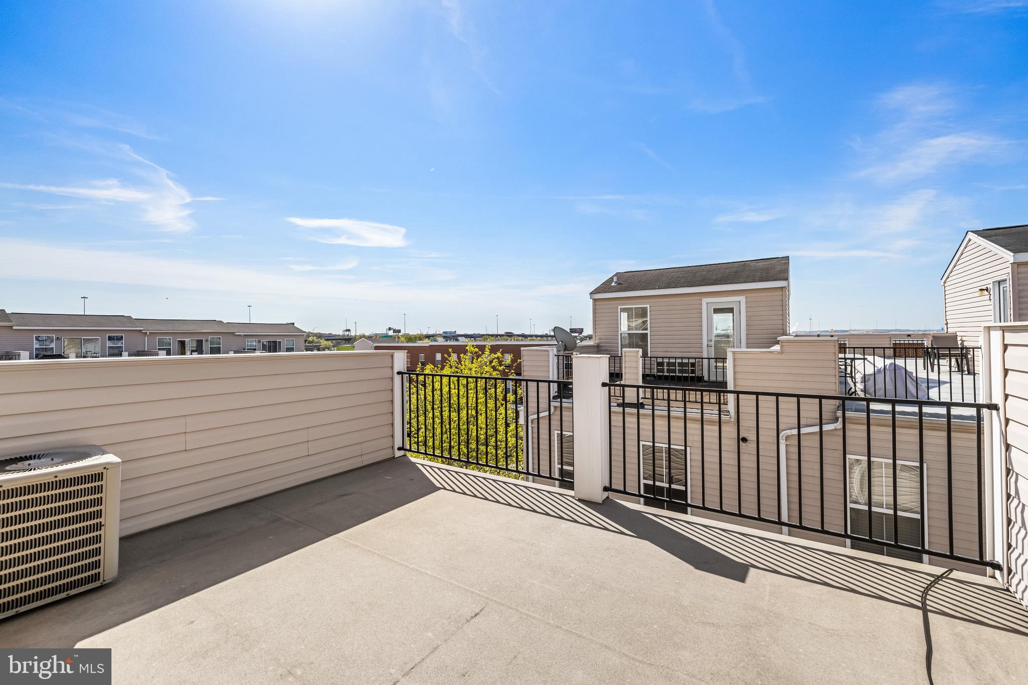 ATHENA SQUARE - Residential