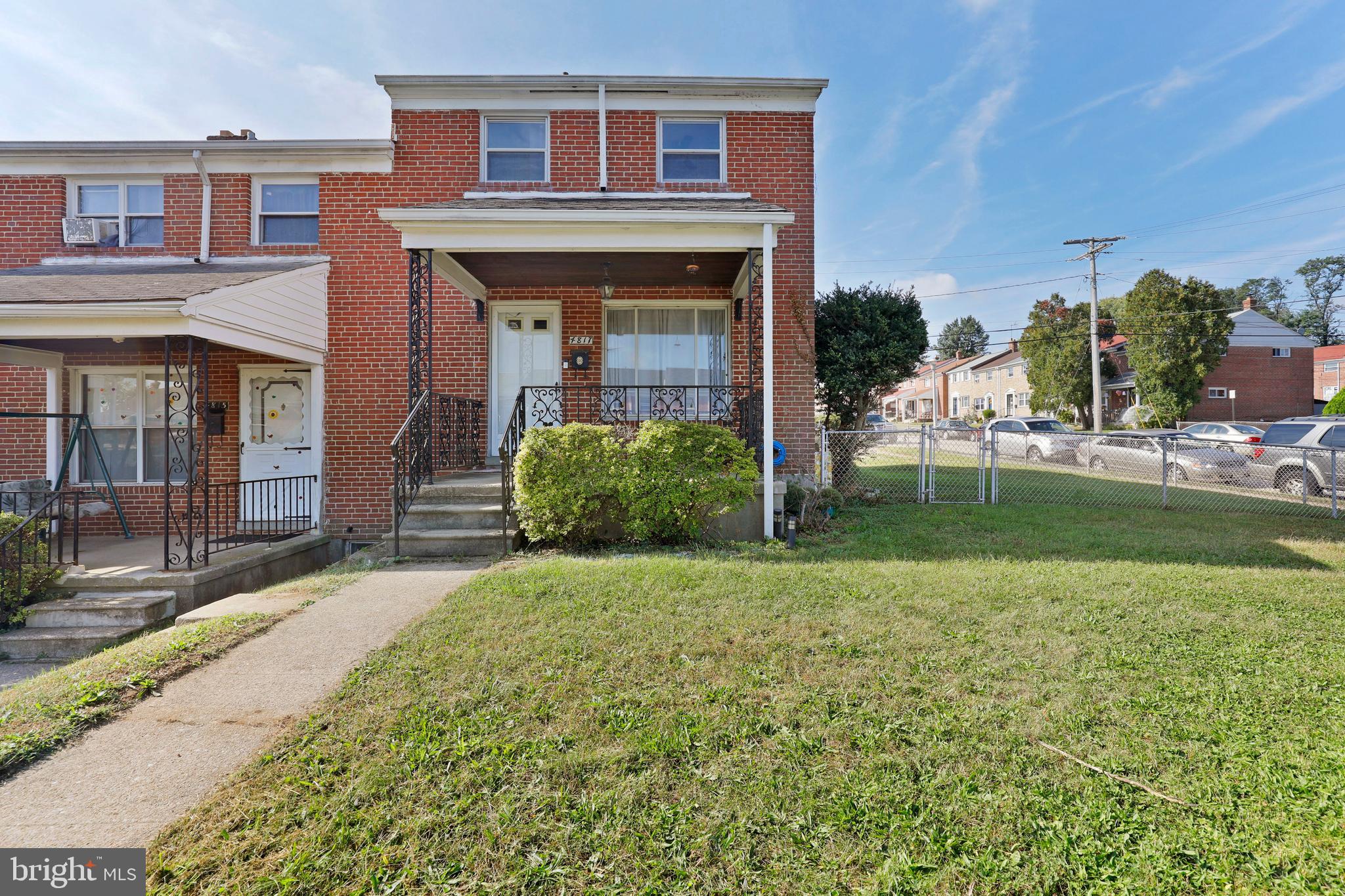 Newly renovated 3 Bed, 1.5 Bath End of Group townhome availbe for rent! This EOG home has a large fenced yard with a deck and private parking. Updated kitchen features granite countertops and brand new stainless steel appliances. 3 beds and 1 full bath on the upper level and a fully finished basement with half bath and washer/dryer.