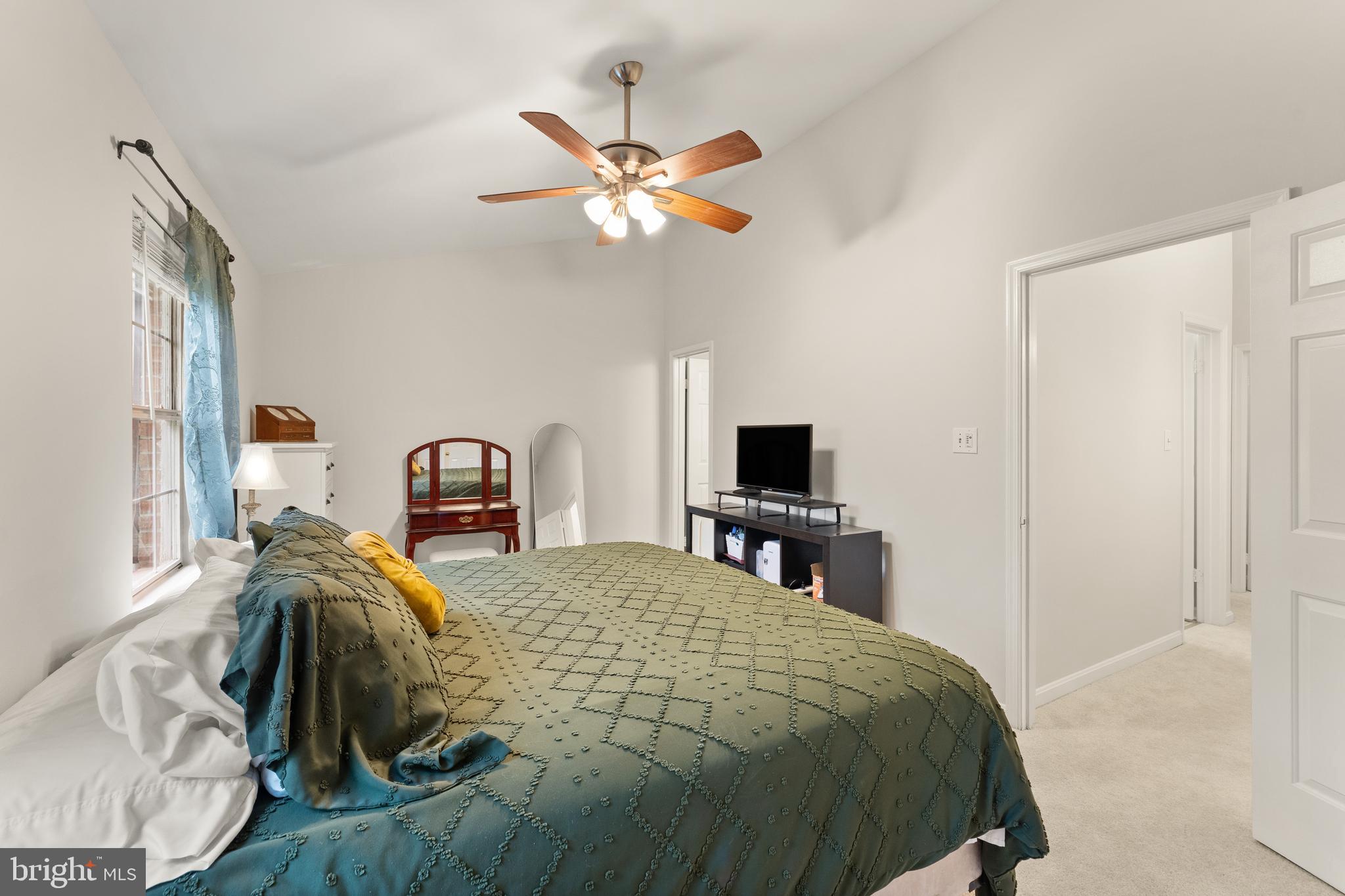 POTOMAC CROSSING - Residential