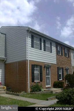 3 BEDROOM/2BATHROOM.  NEW CARPET. UPDATED APPLICANCES. FINISHED BASEMENT WITH FULL BATHROOM.  FENCED IN YARD. WATER INCLUDED.