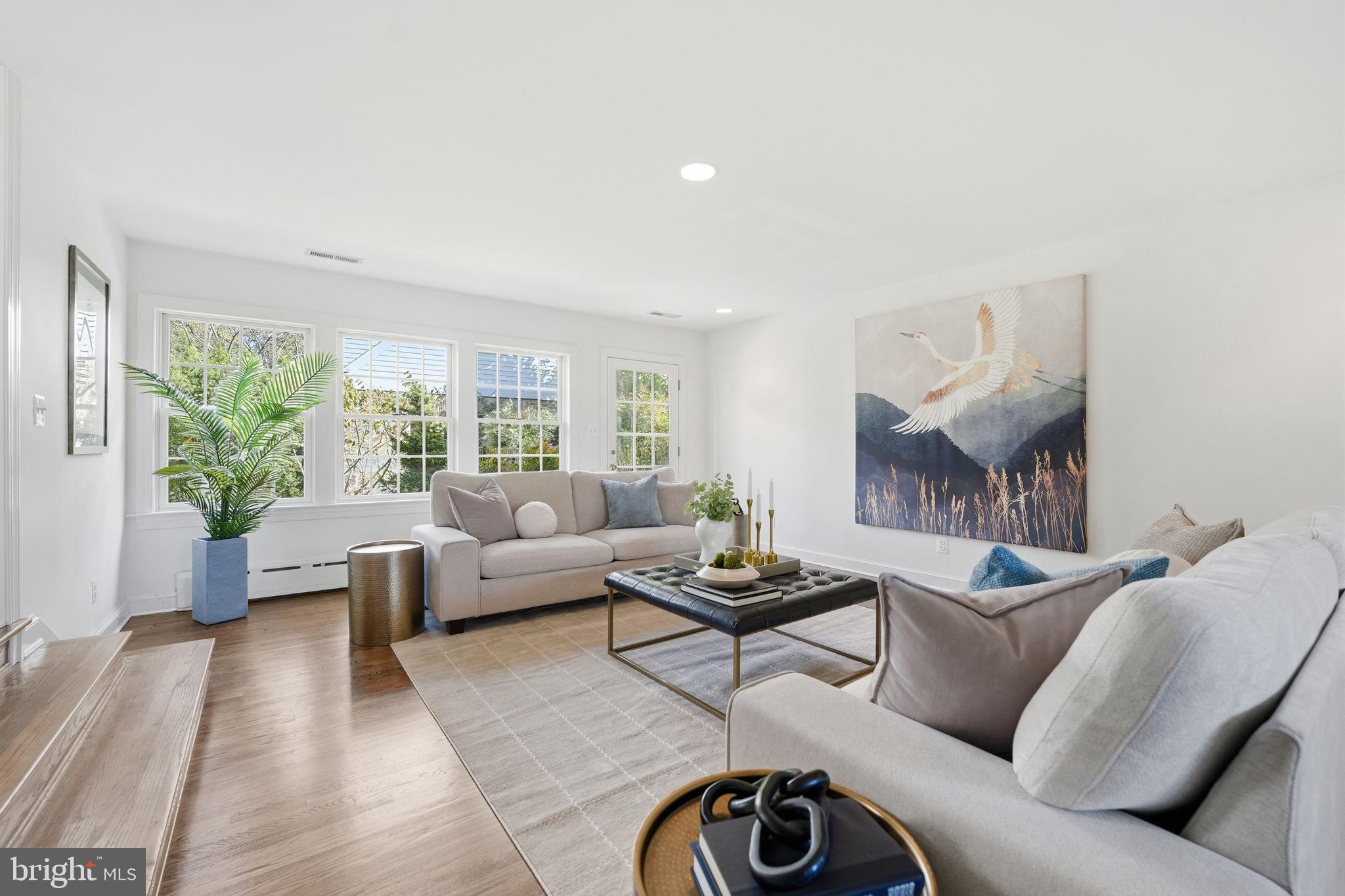 COUNTRY CLUB HILLS - Residential
