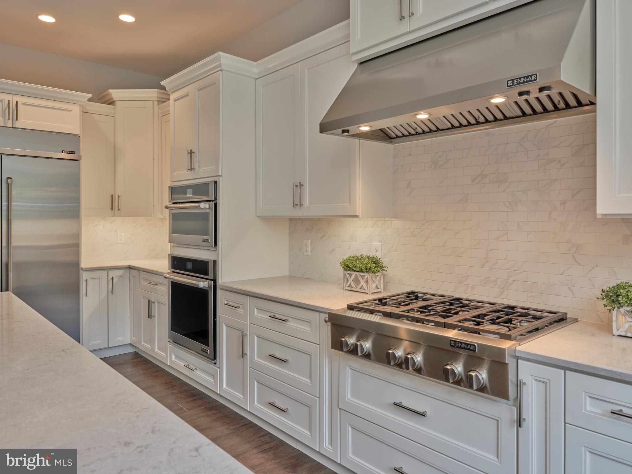 ESTATE AT MILL CREEK - Residential