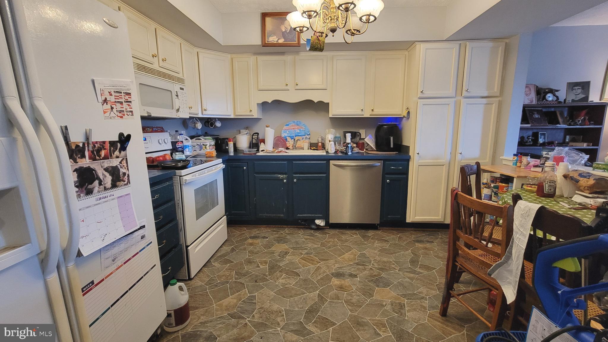 SUMMERLAND MANOR - Residential