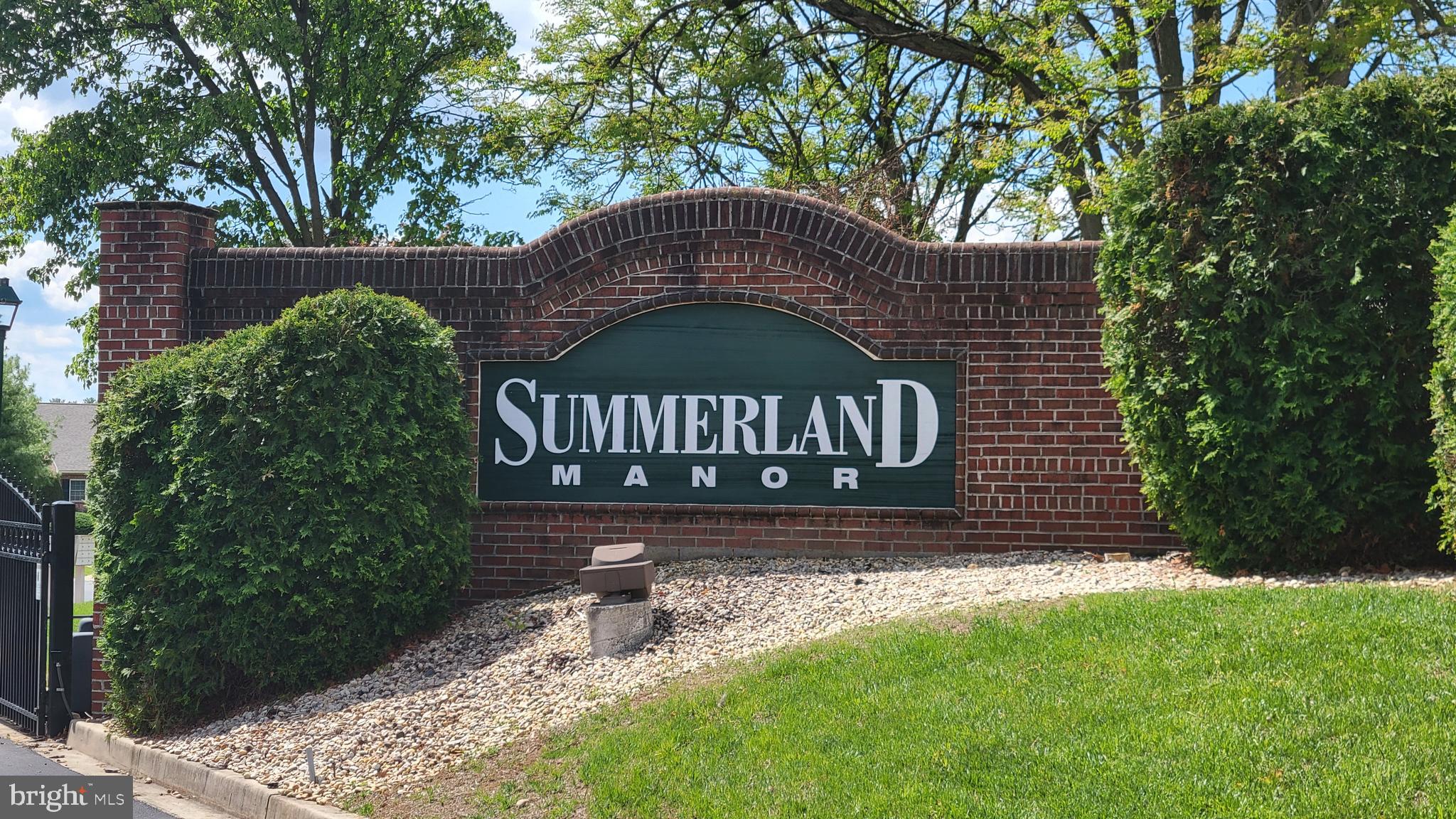 SUMMERLAND MANOR - Residential