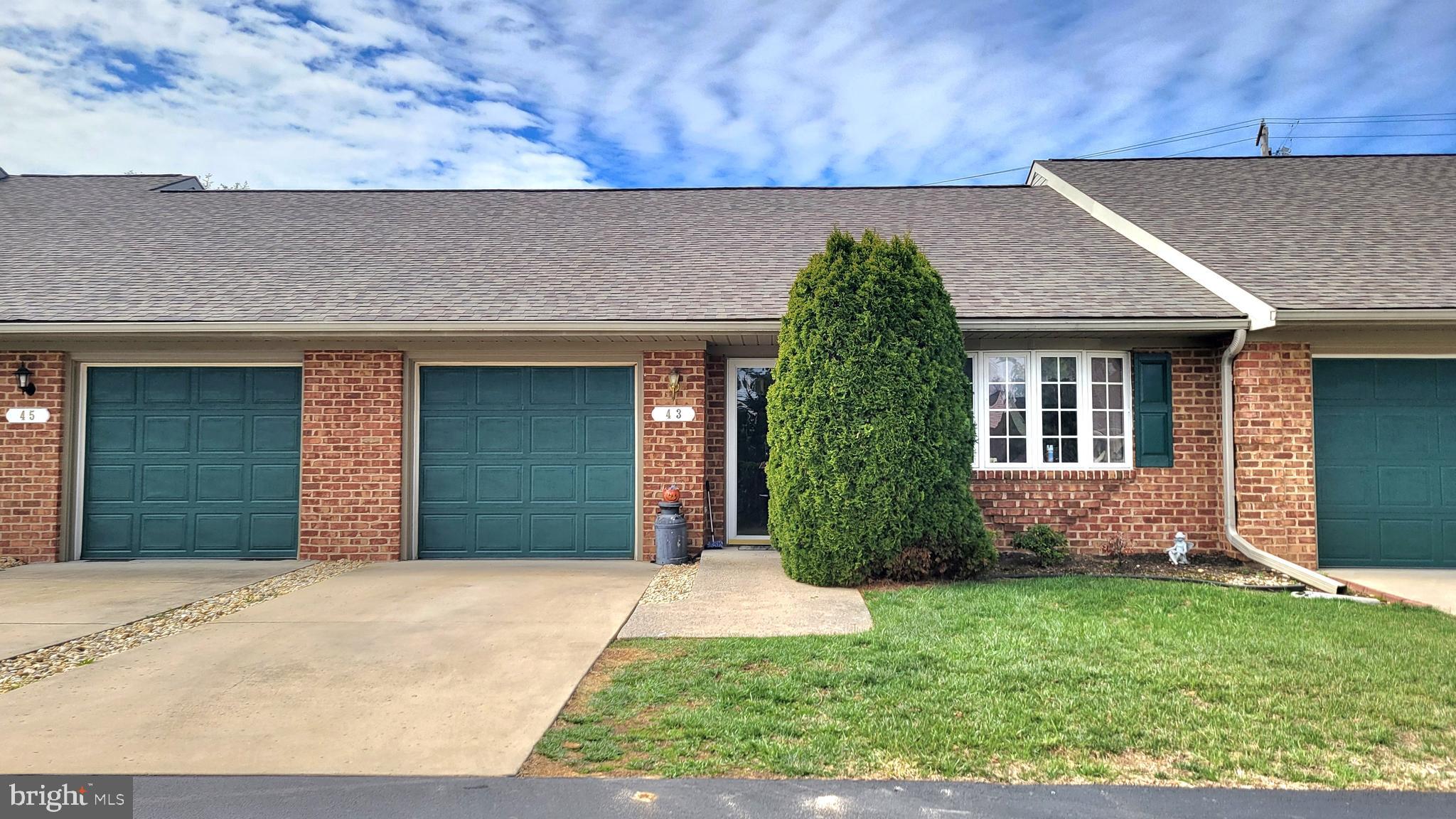 Best Buy at Summerland Manor - Needs cosmetic's but priced accordingly.  Enjoy easy living in this one-story, all-brick condo located in a desirable gated community!  Offering 2 bedrooms and 2 full baths, this home is perfect for those seeking comfort, convenience, and low-maintenance living.    Step inside to find a spacious and inviting layout designed for everyday ease. 
Unwind on the screened back porch — the perfect spot to enjoy your morning coffee or peaceful evenings. A single garage offers secure parking and additional storage.  Residents enjoy access to a community center, ideal for gatherings, activities, and socializing.  The convenient location puts you close to shopping, dining, medical facilities, and major routes.  If you’re looking for quality construction, one-level living, and a secure community setting — this is it!
