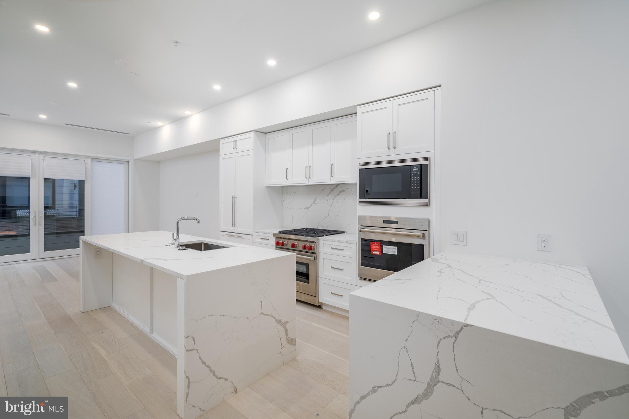 LOGAN SQUARE - Residential