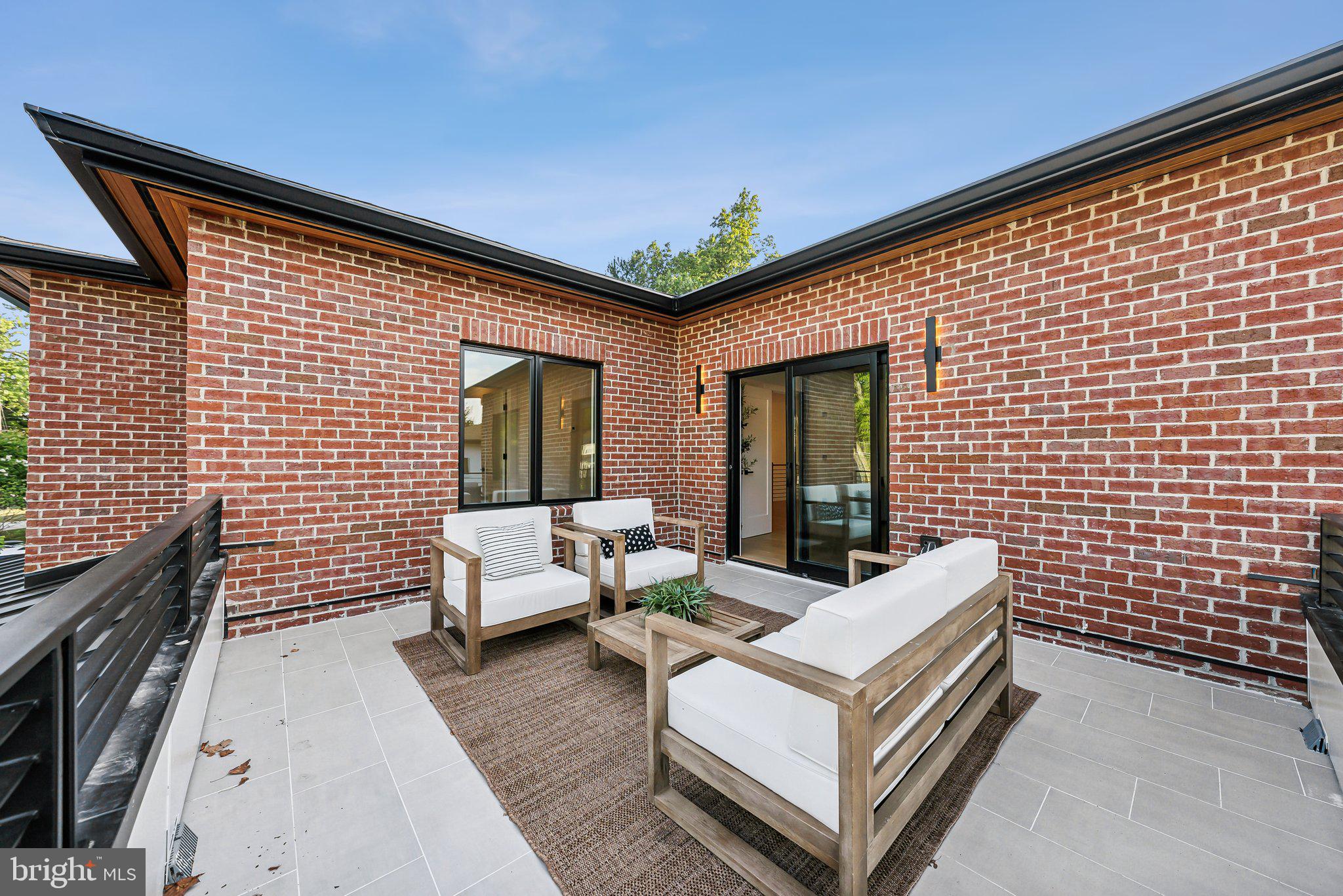 CHURCHILL - Residential