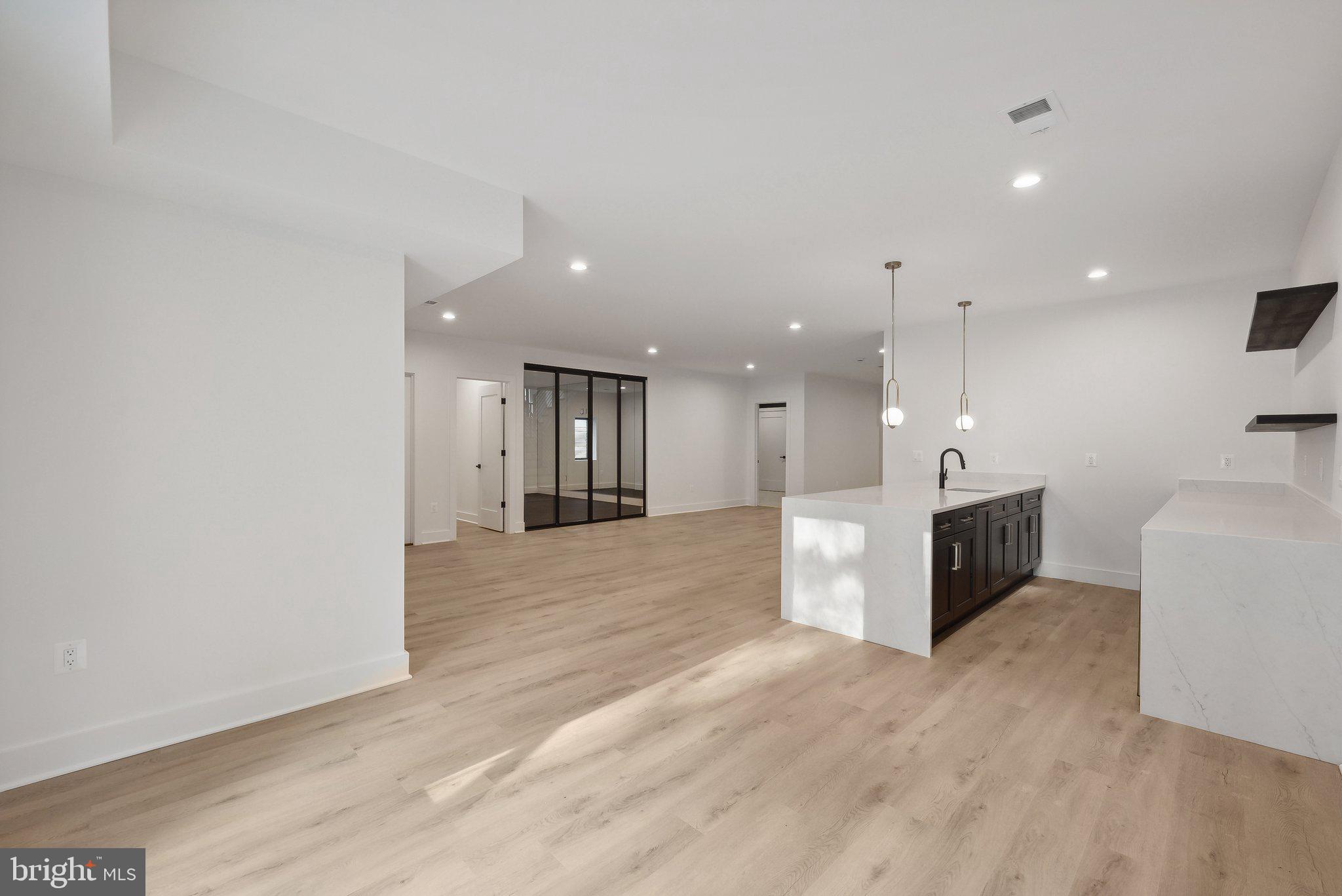 CHURCHILL - Residential