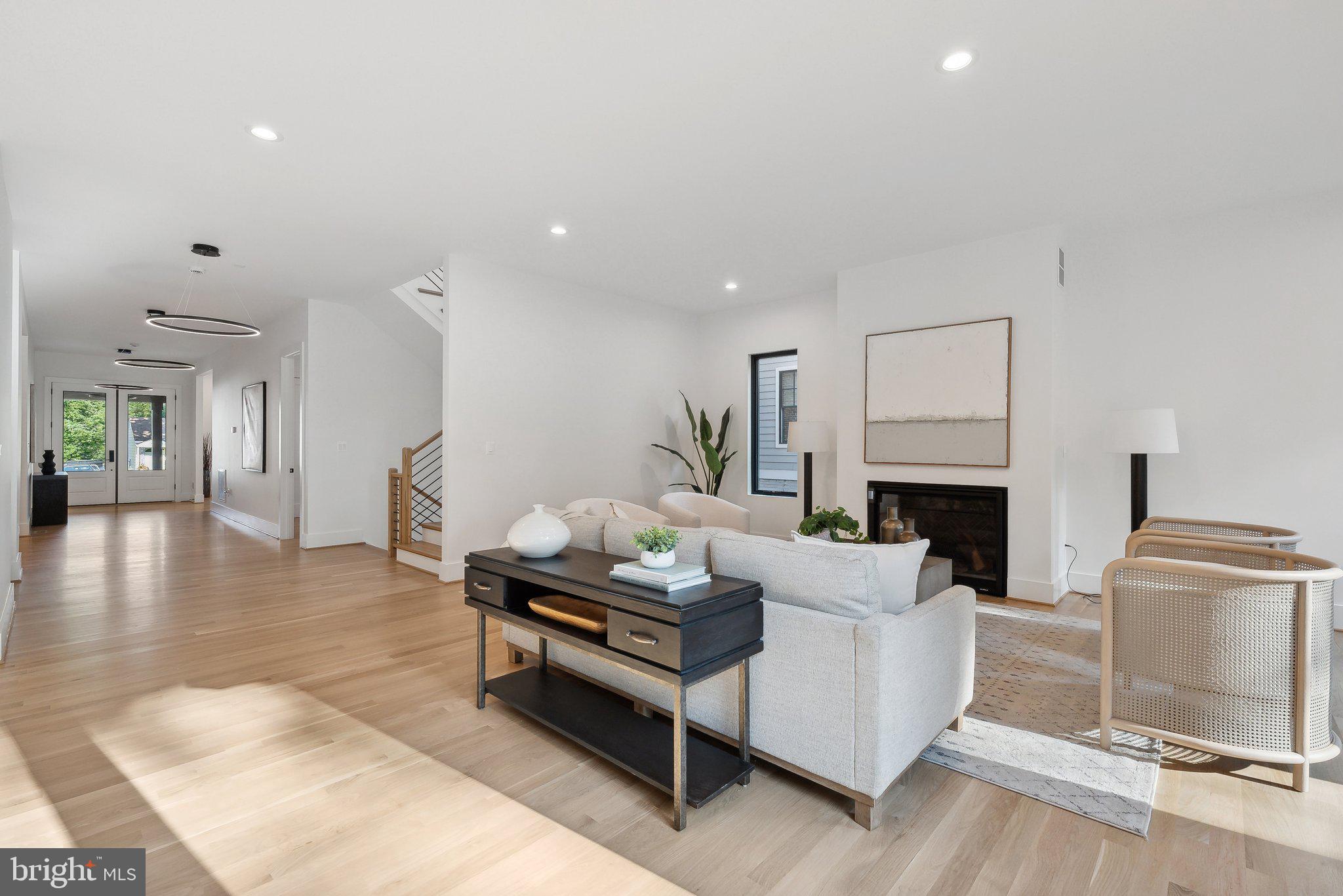 CHURCHILL - Residential