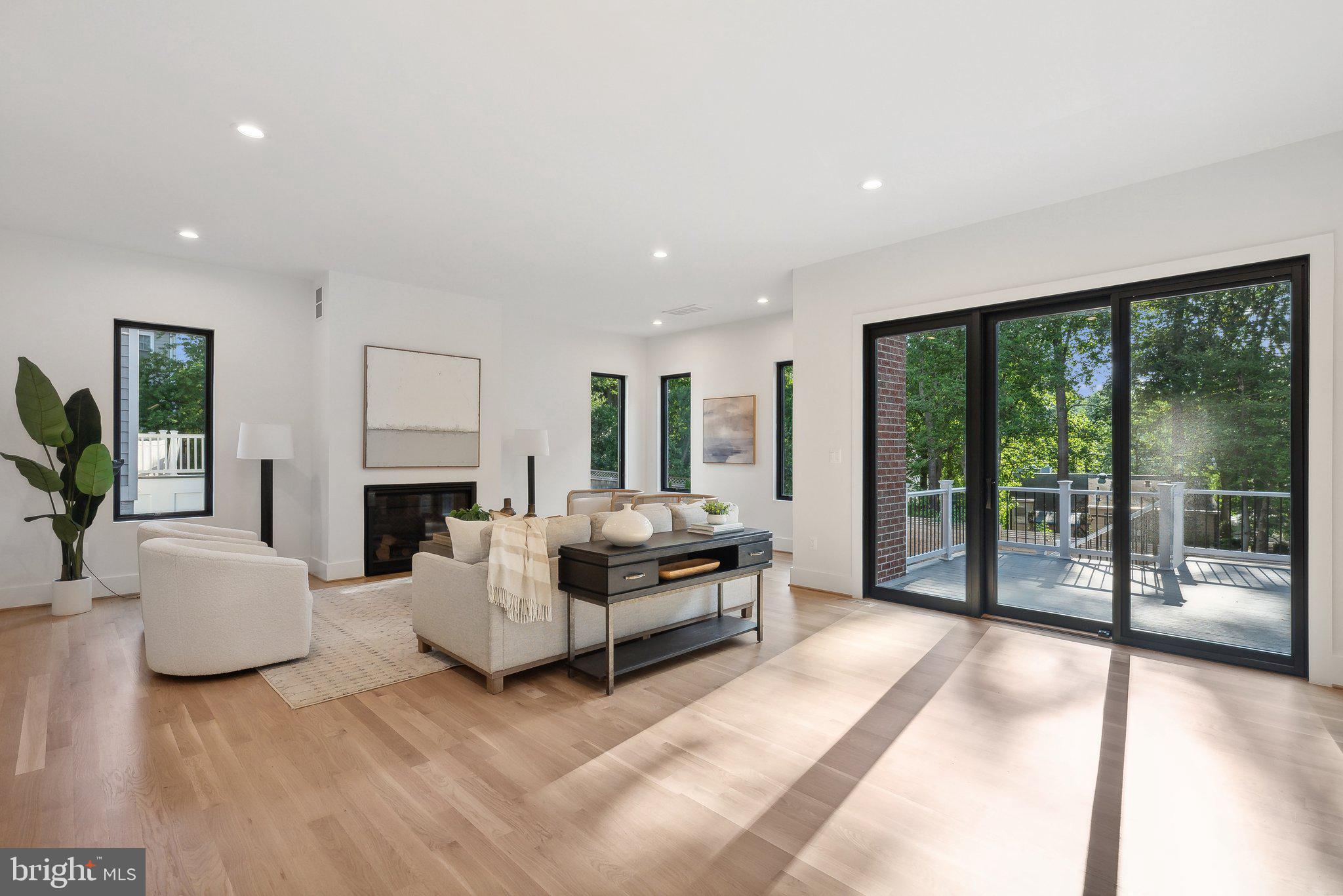 CHURCHILL - Residential
