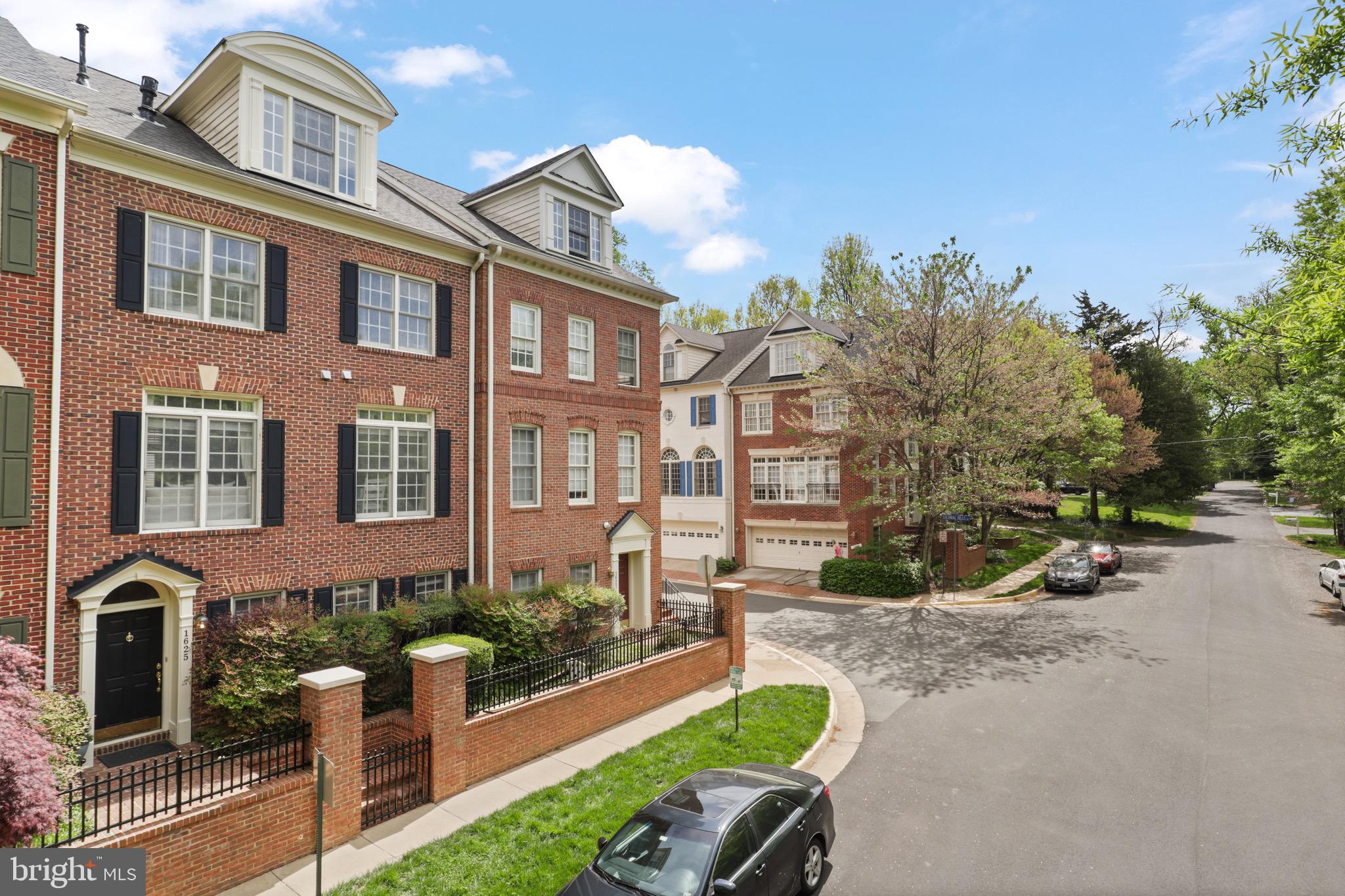 HUNTING RIDGE - Residential