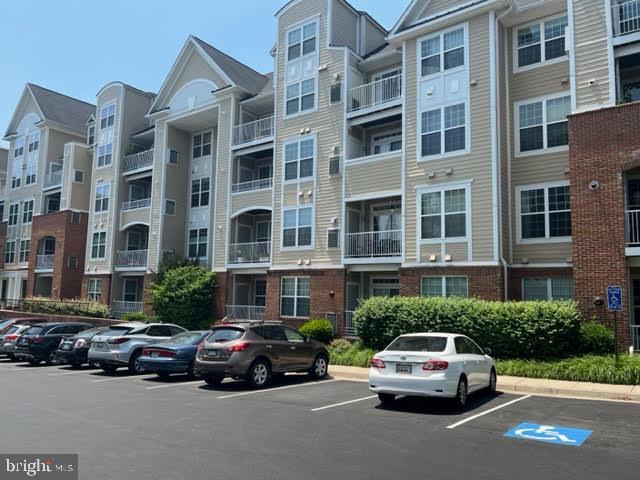 Dream commuter location within short walking distance to Dunn Loring Metro station.  2 bedrooms and 2 full baths. Stainless Steel appliances. open kitchen to living room. Master bath has walk-in shower and soaking tub. large walk-in closet. one under ground parking and 2 parking tags for 2 other cars.
close to all major highways, Rout 29, Route 50 and I 495. Short walking distance to Mosaic District and less than 10 minutes drive to Tysons Corner . 
landlord prefers 2 years lease