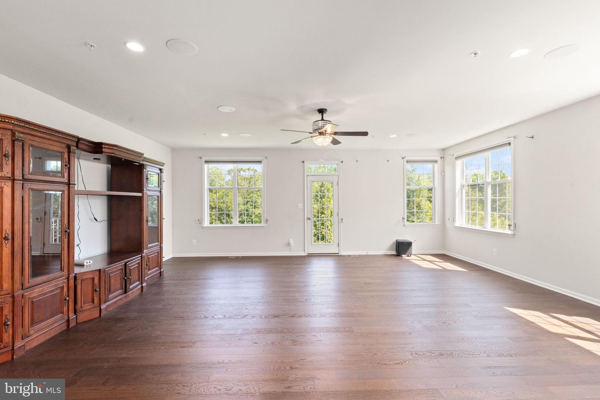 LAUREL RIDGE - Residential