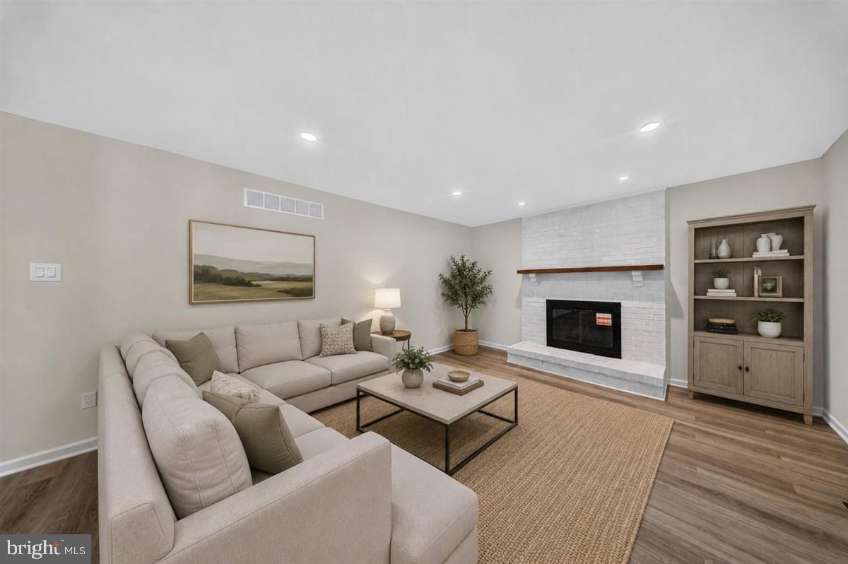 CHAPEL WOODS - Residential