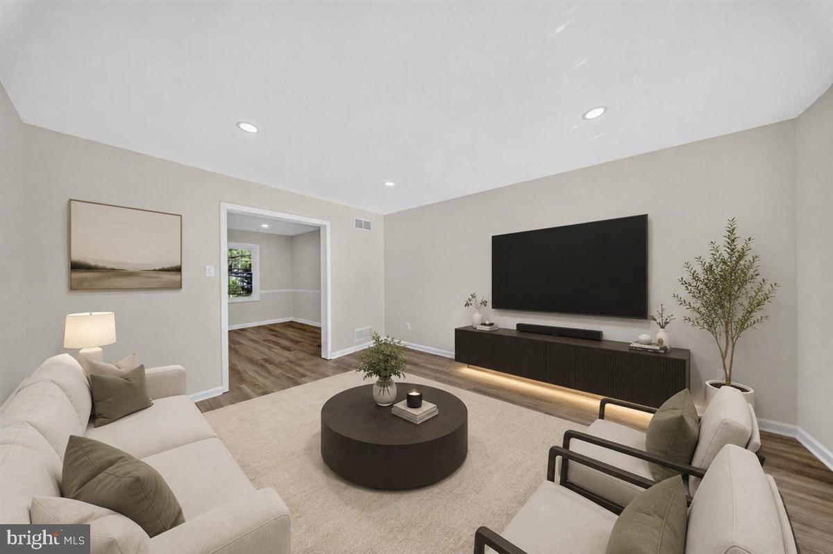 CHAPEL WOODS - Residential