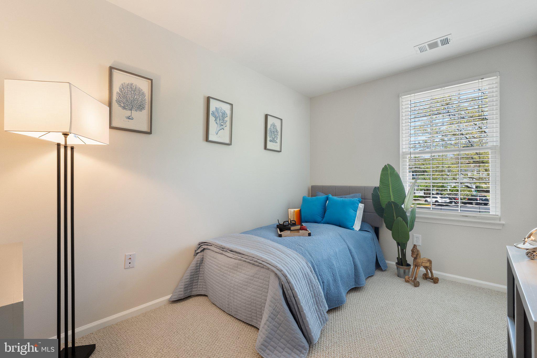 LONDON TOWN WEST - Residential