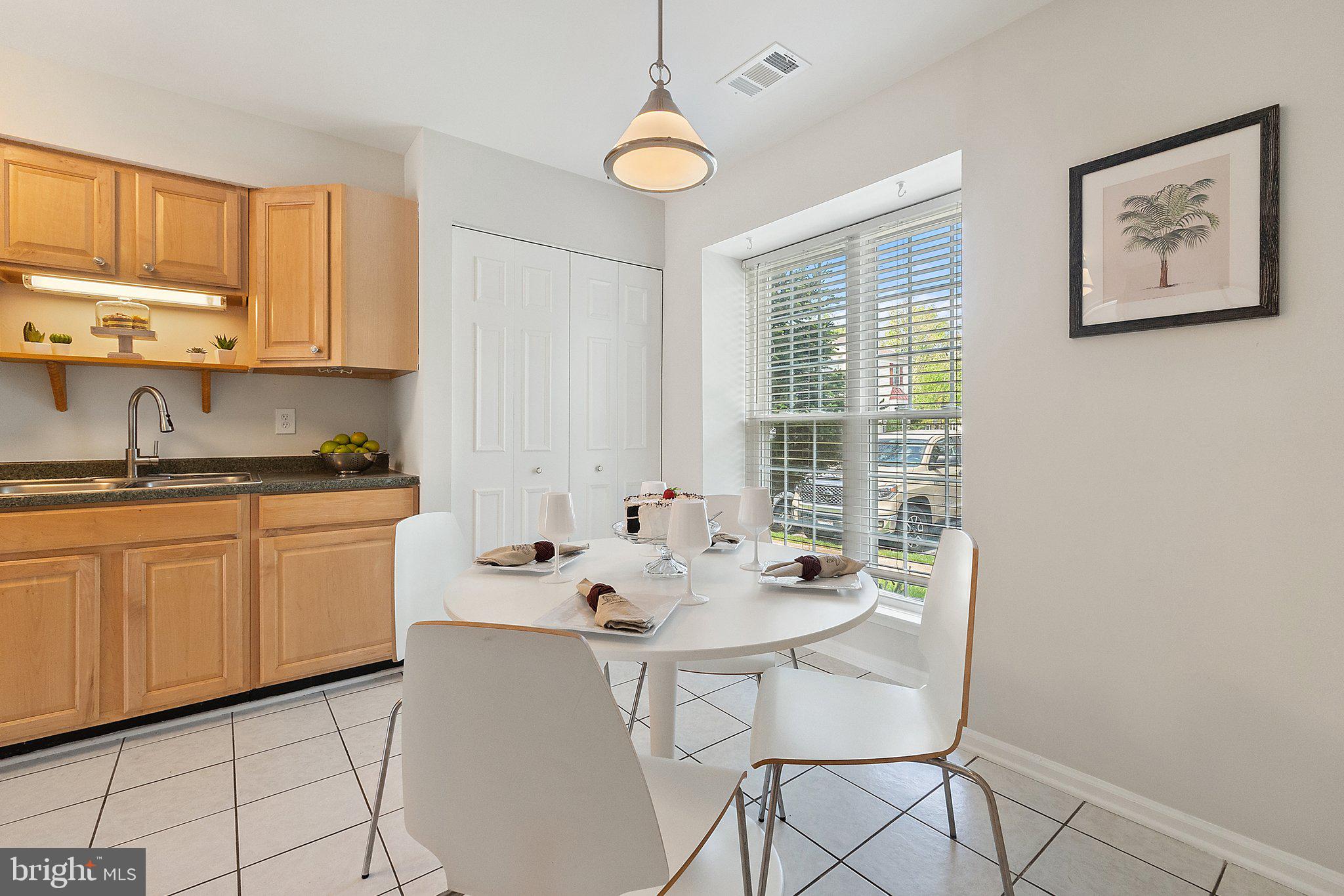 LONDON TOWN WEST - Residential