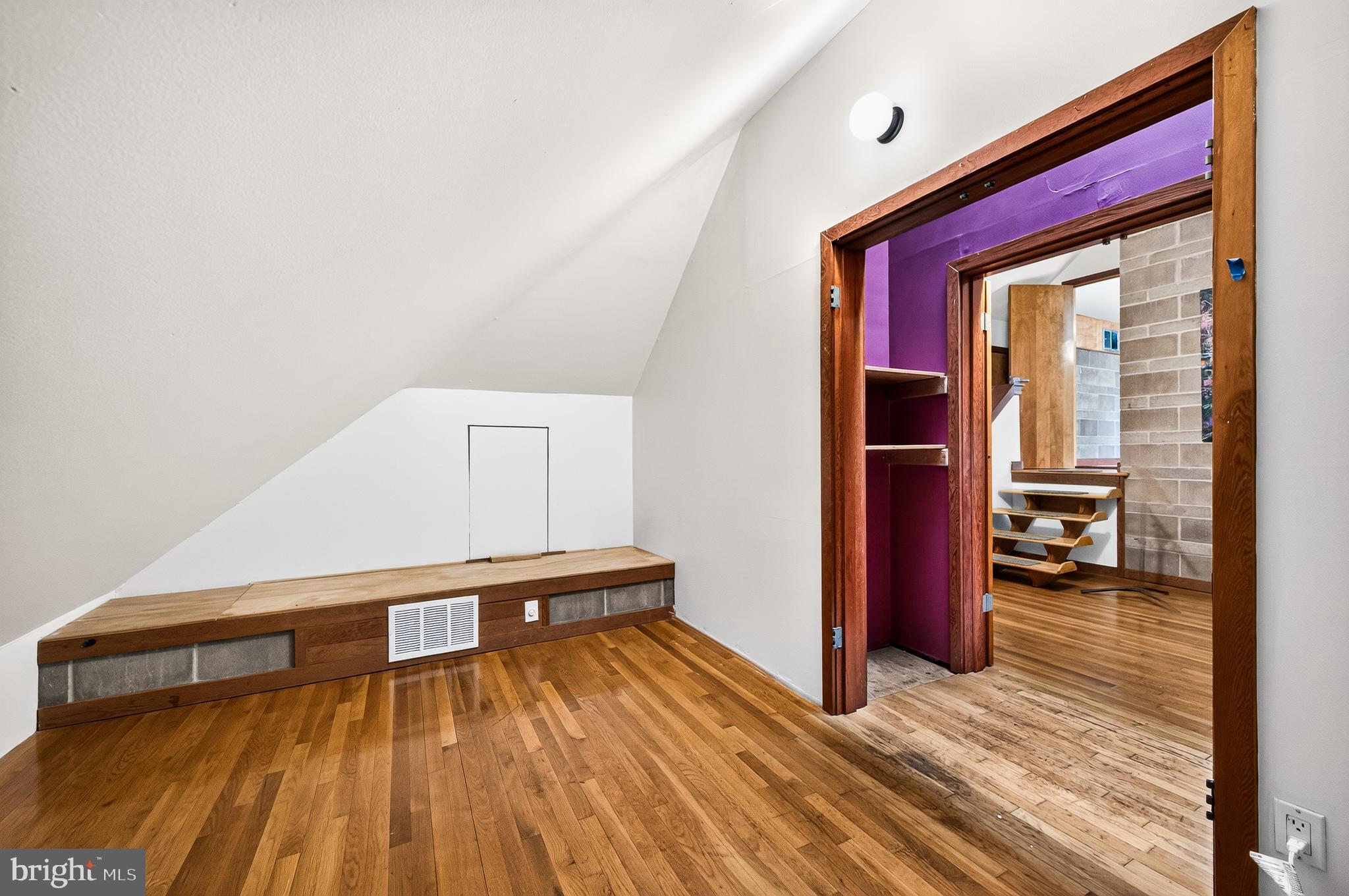 RESTON - Residential