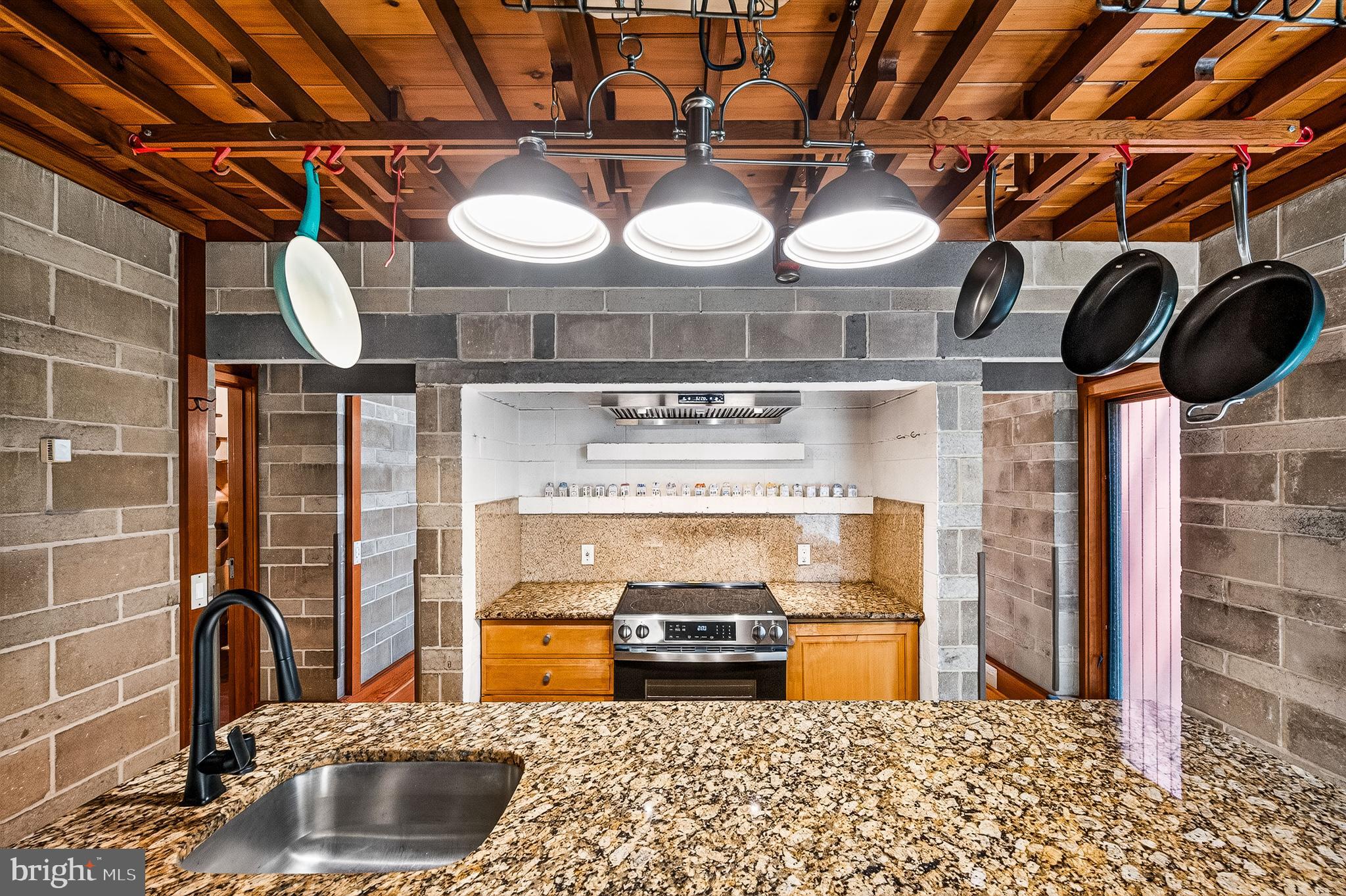 RESTON - Residential