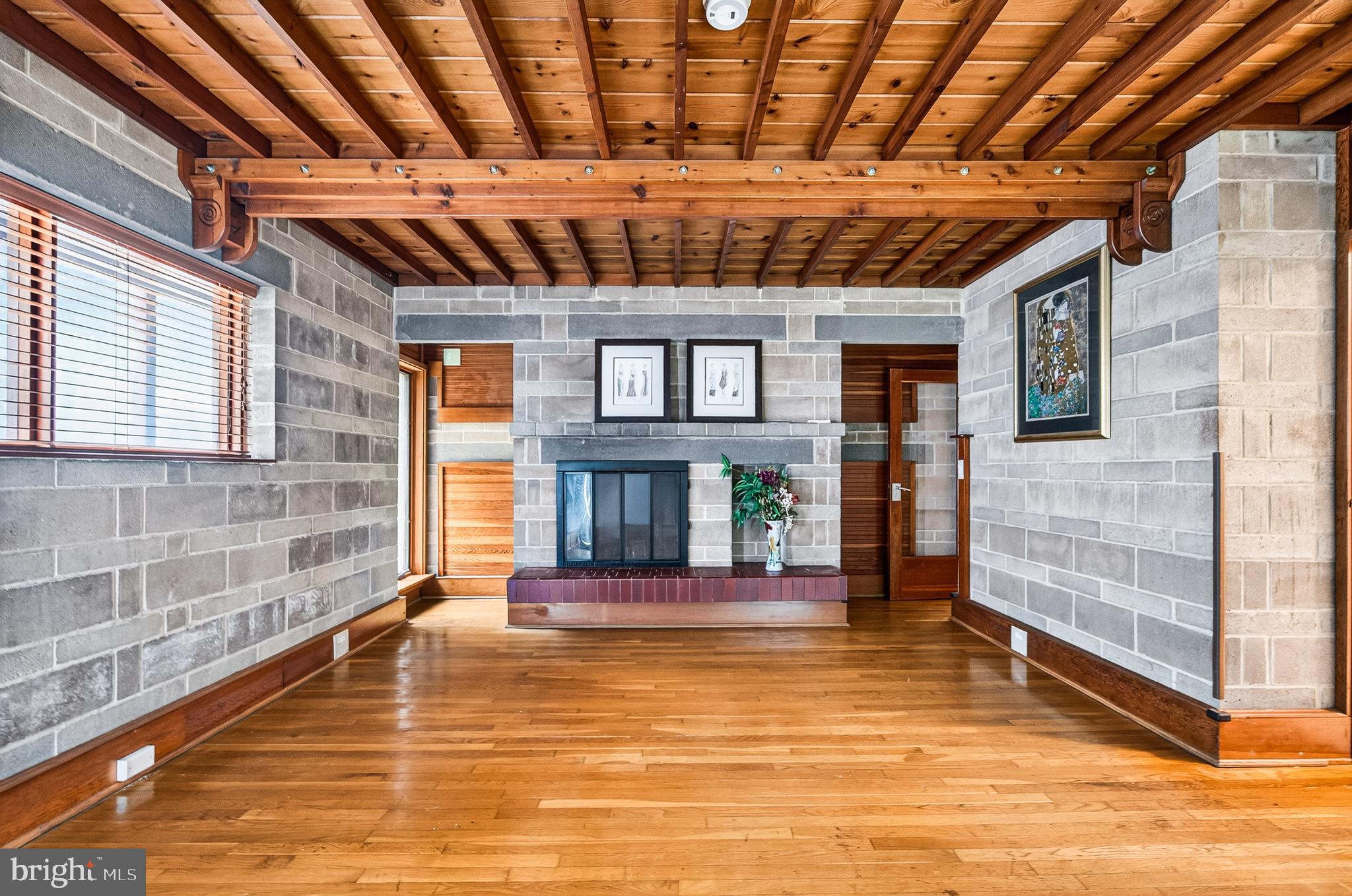 RESTON - Residential