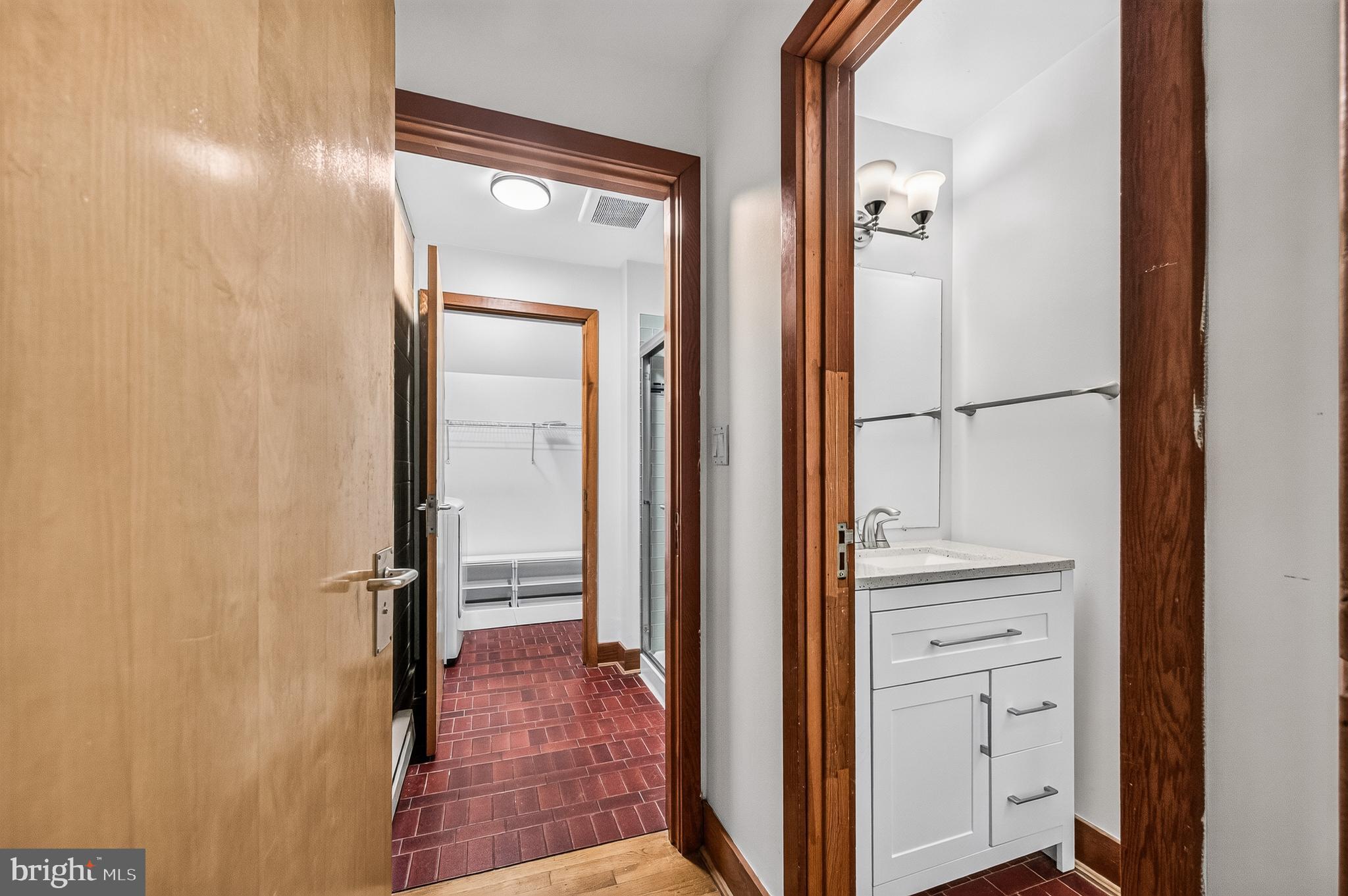 RESTON - Residential