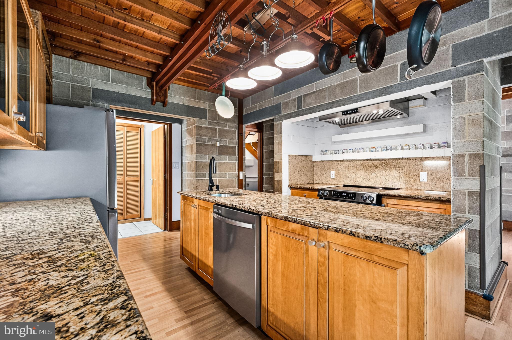 RESTON - Residential