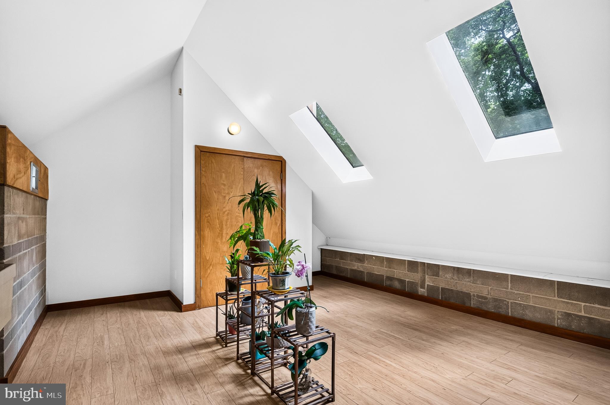 RESTON - Residential