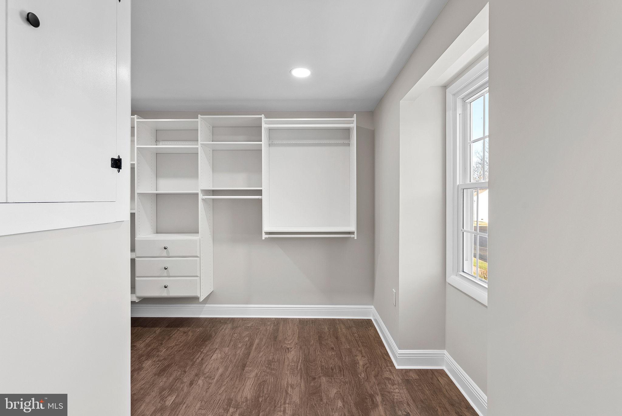FOX MILL ESTATES - Residential