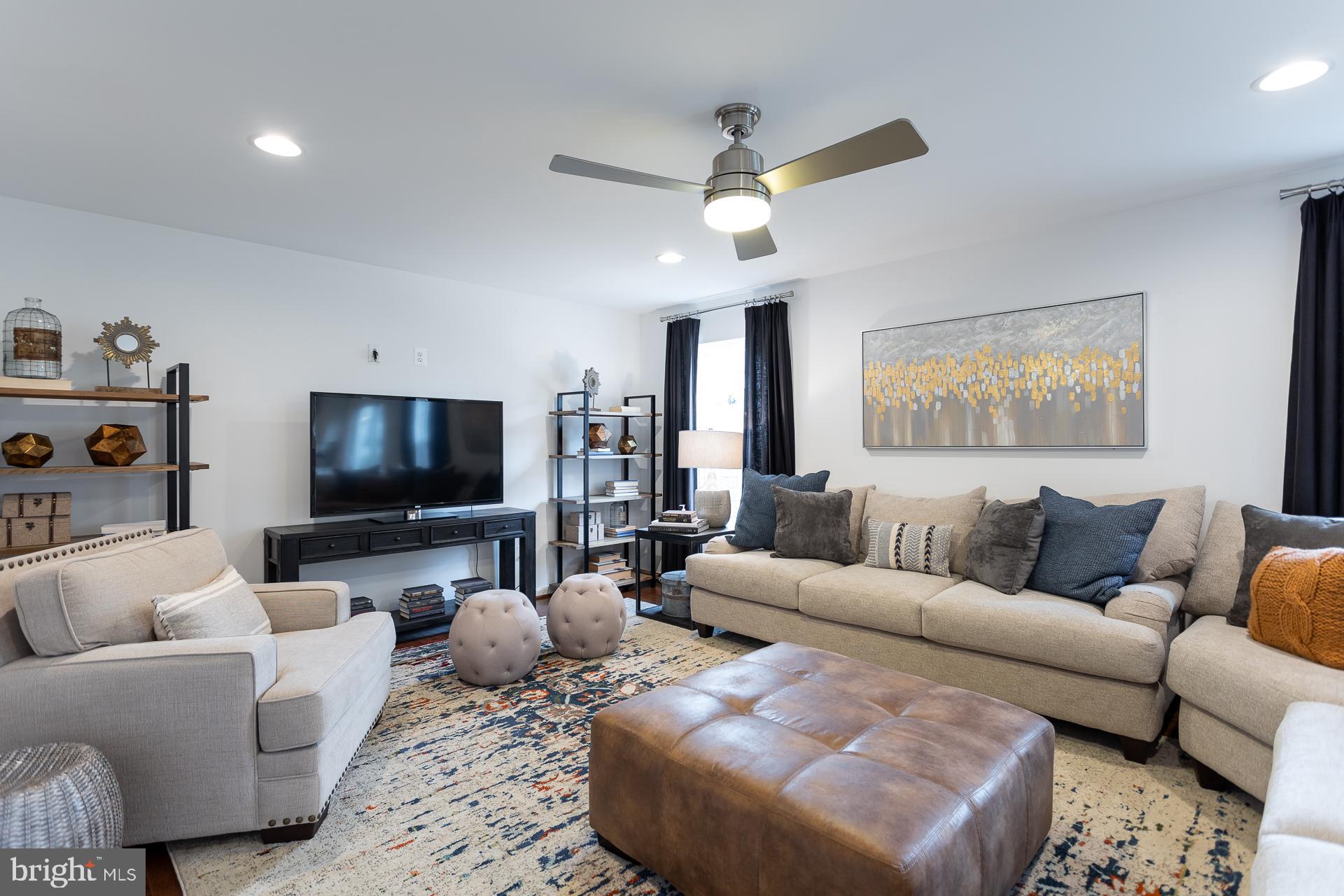 KING'S CROSSING - Residential