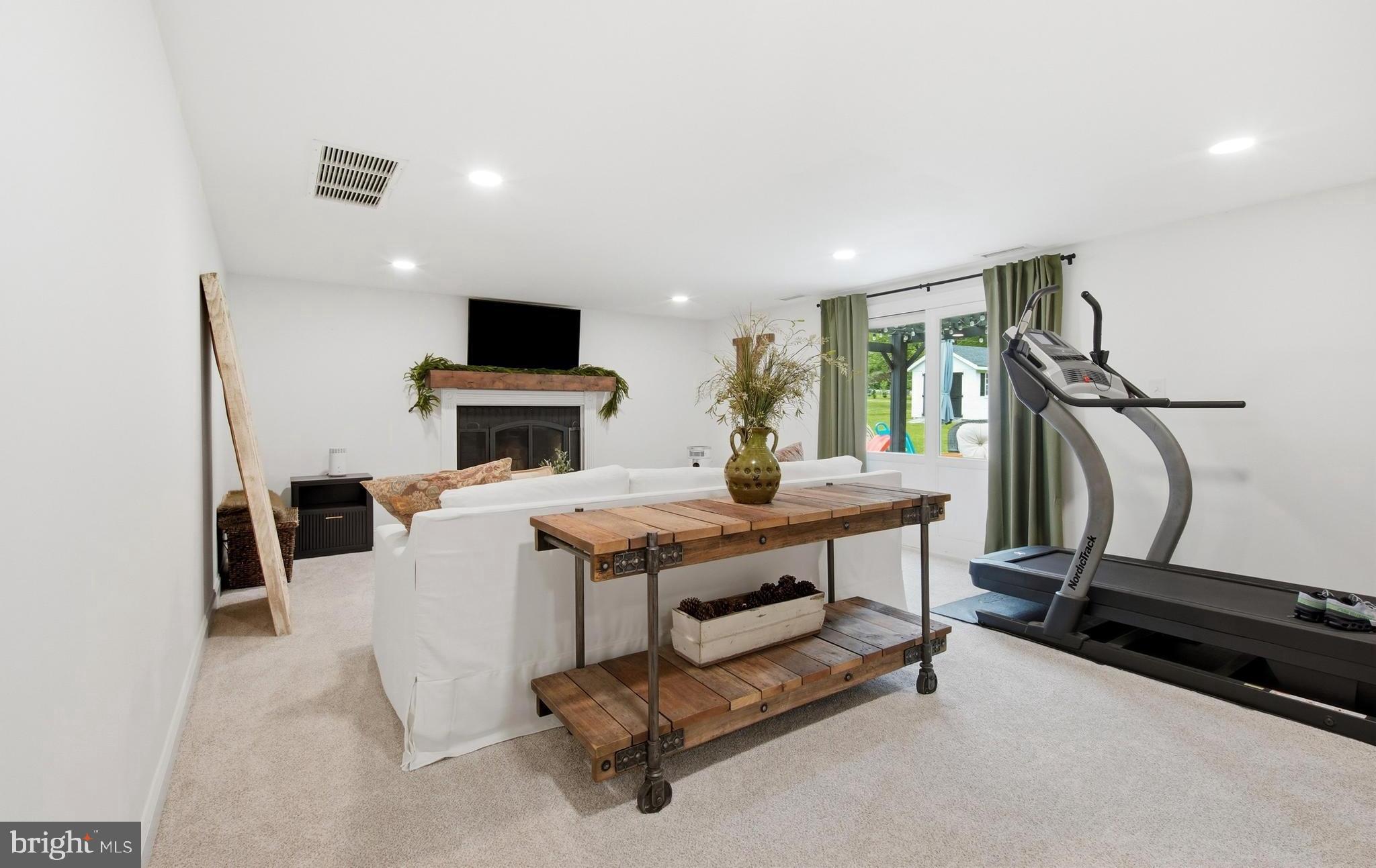 THORNHILL - Residential