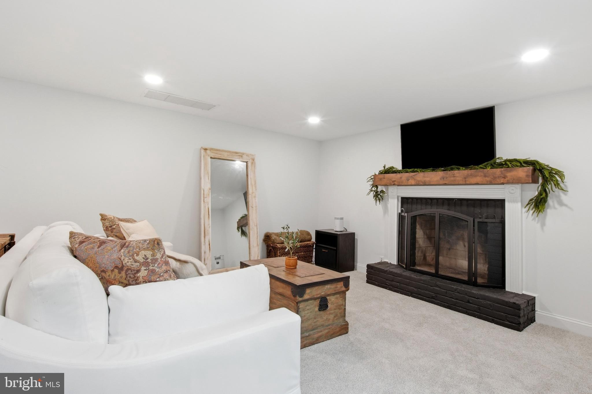 THORNHILL - Residential