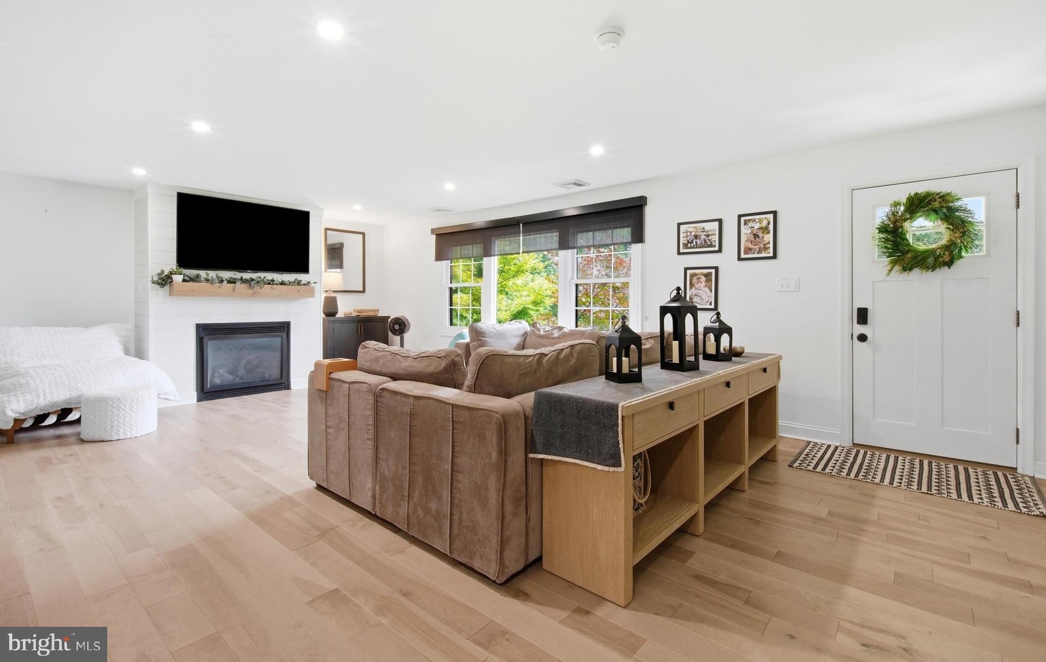 THORNHILL - Residential