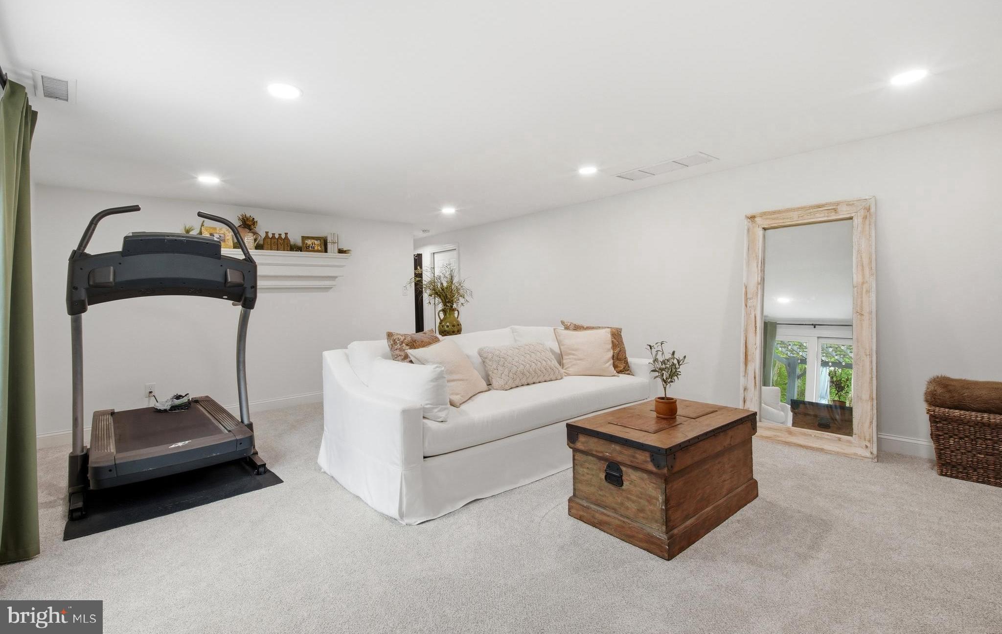 THORNHILL - Residential