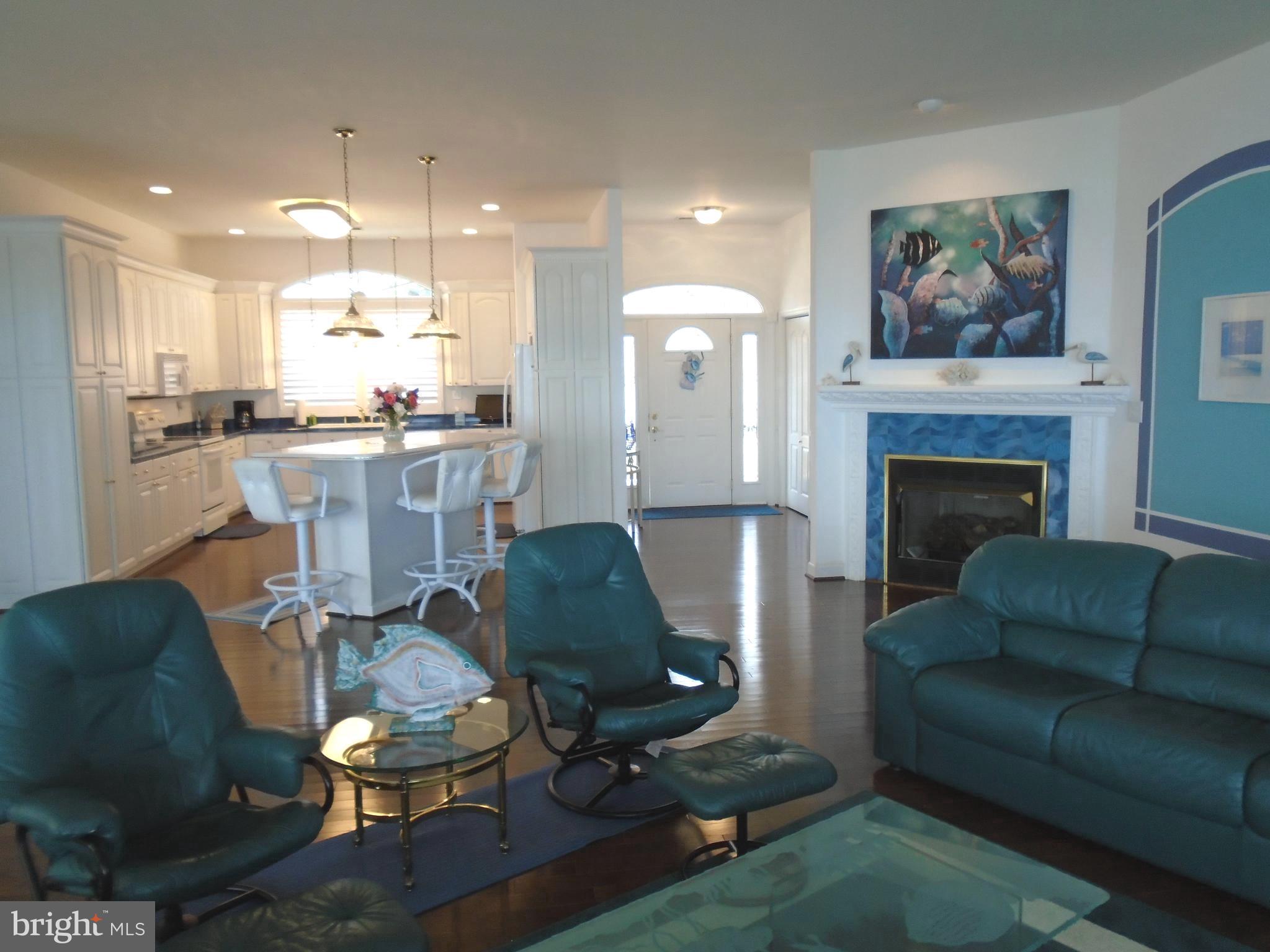 FEATHERSTONE SHORES - Residential