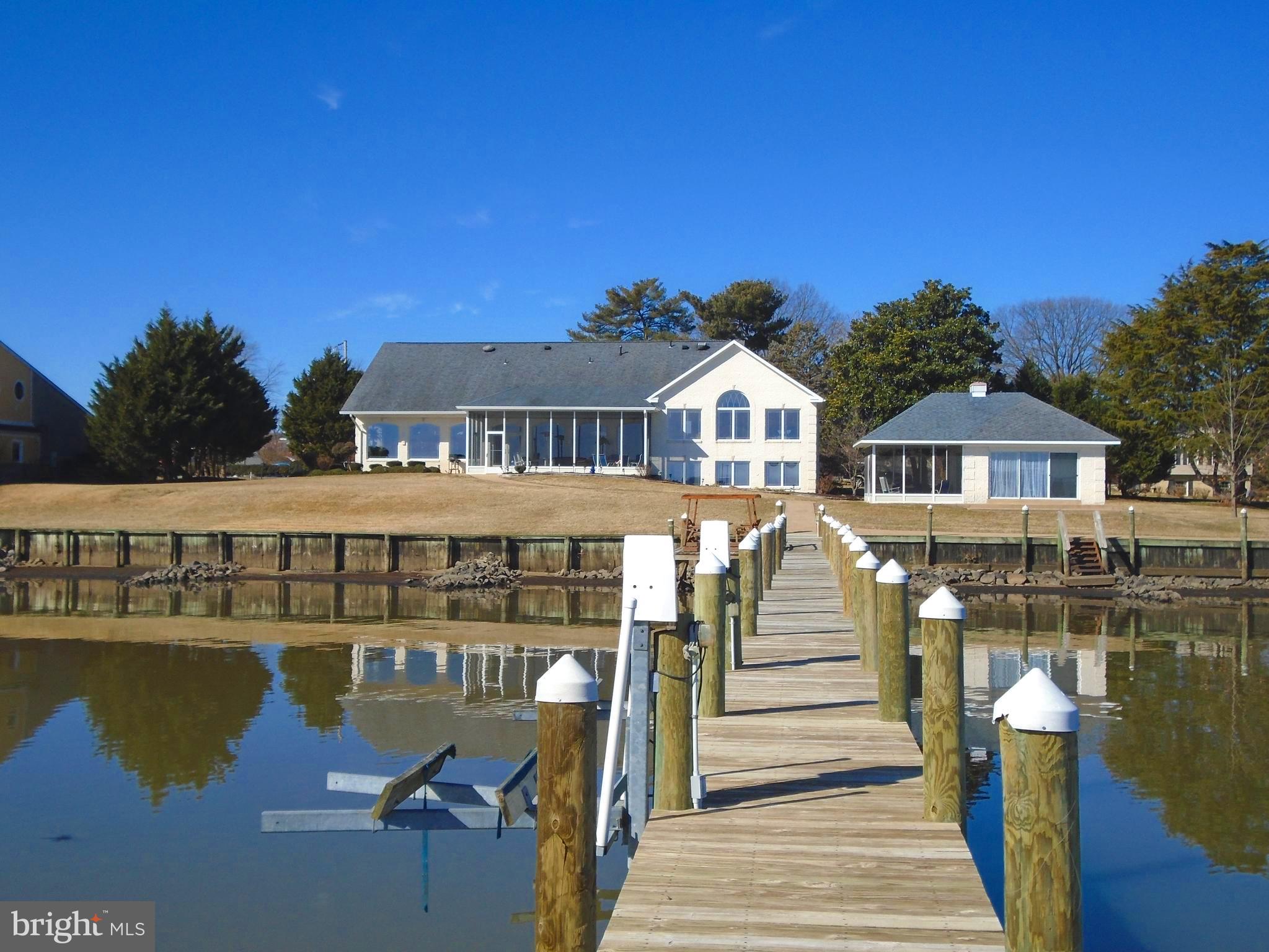 FEATHERSTONE SHORES - Residential