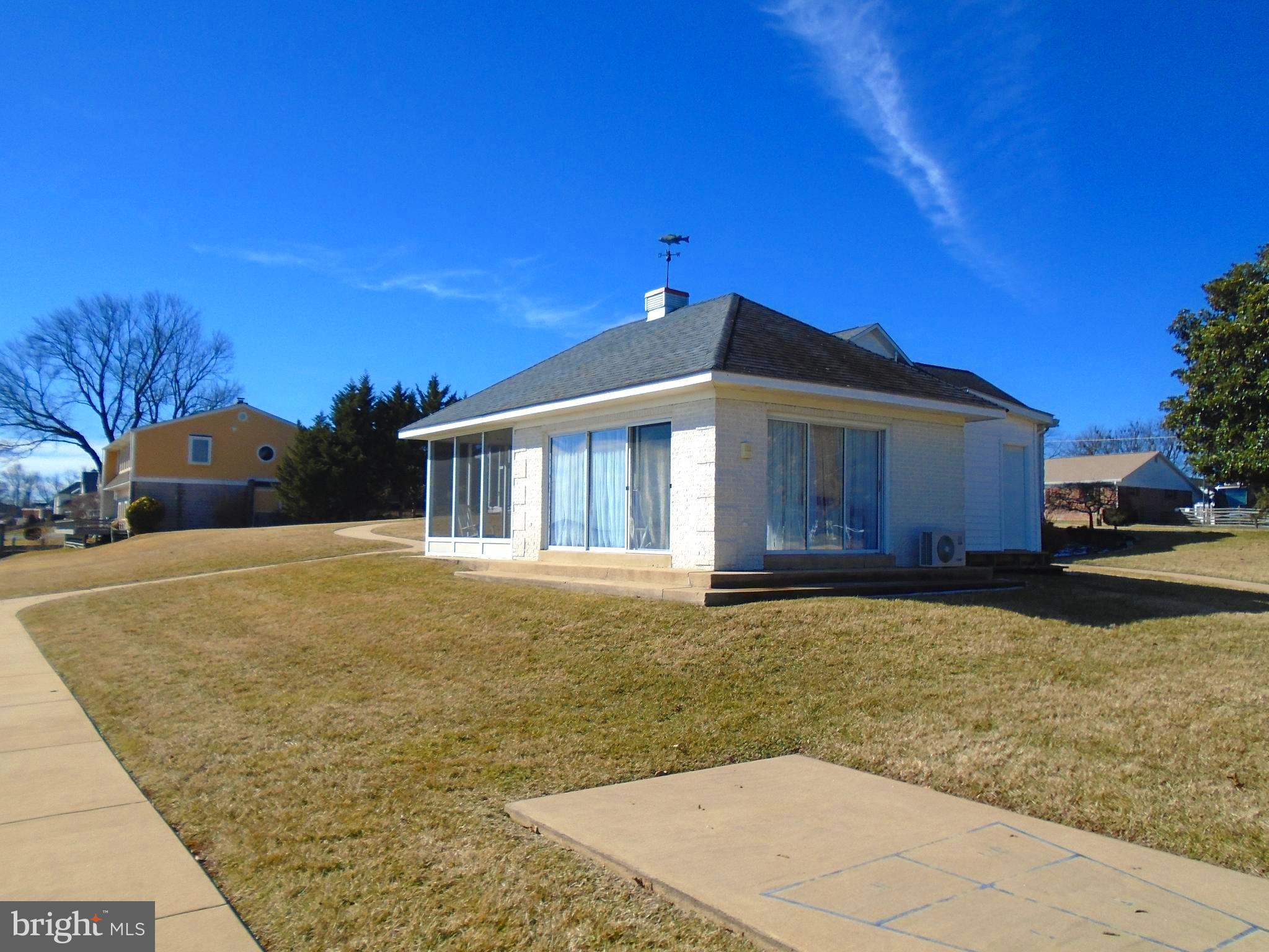 FEATHERSTONE SHORES - Residential