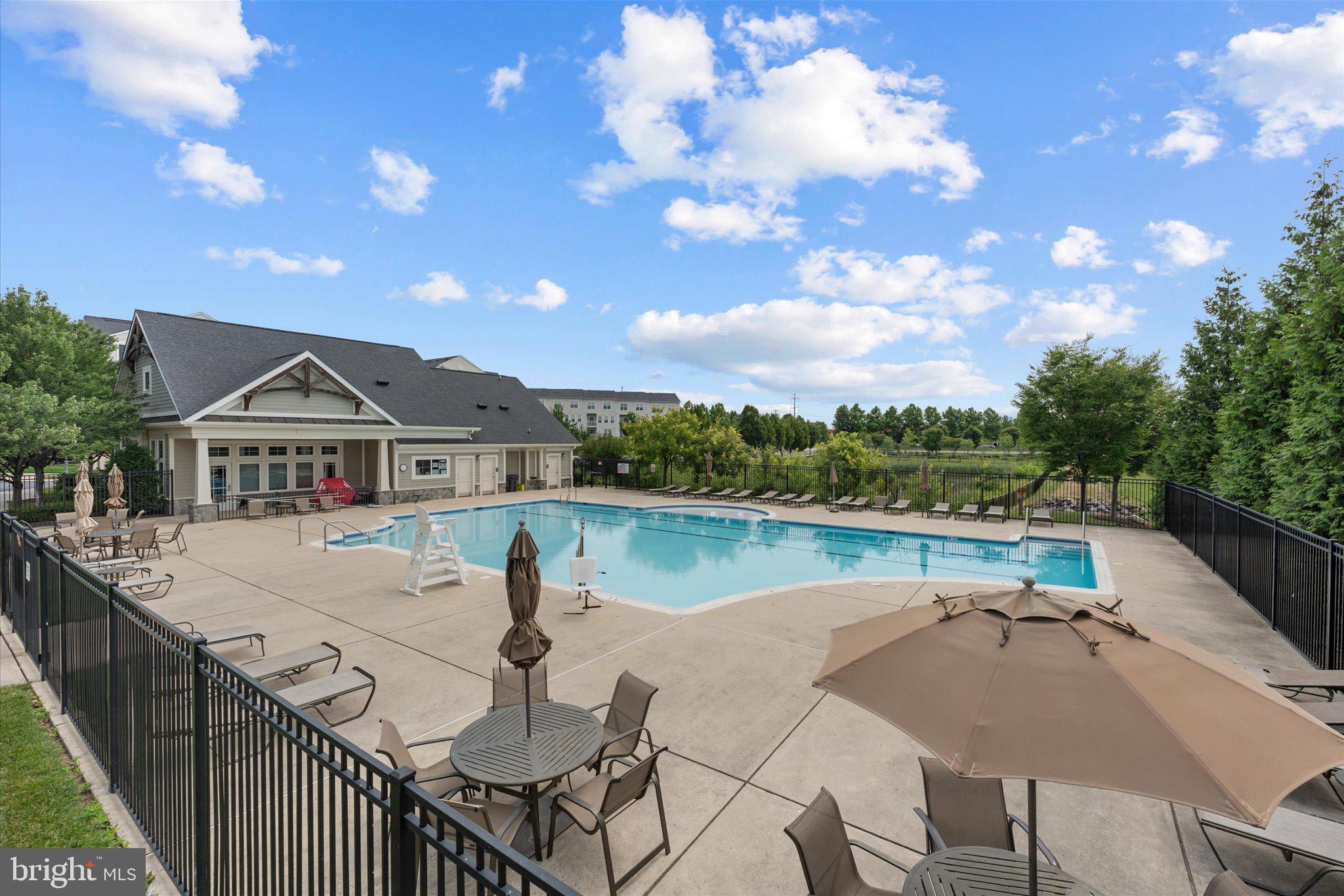 EAST GATE 3 CONDOMINIUM - Residential
