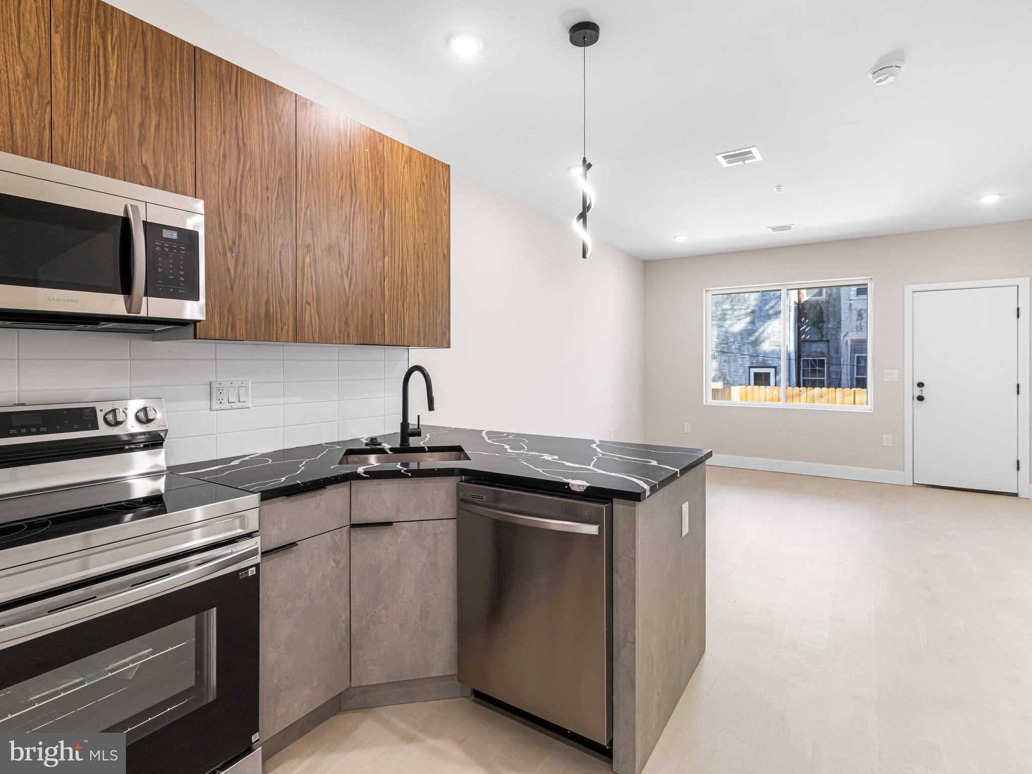 PORT RICHMOND - Residential Income