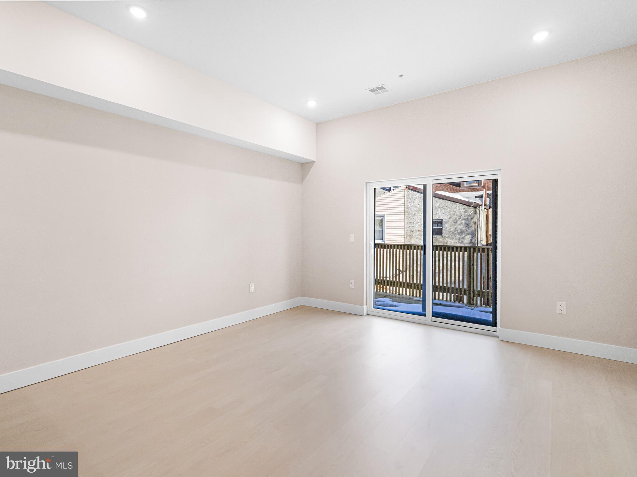 PORT RICHMOND - Residential Income