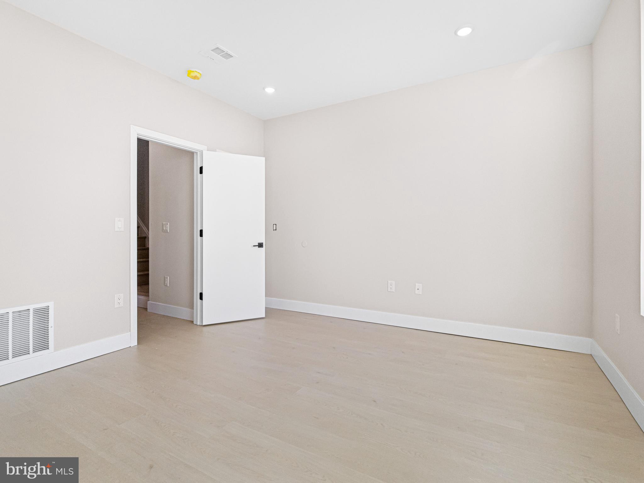 PORT RICHMOND - Residential Income