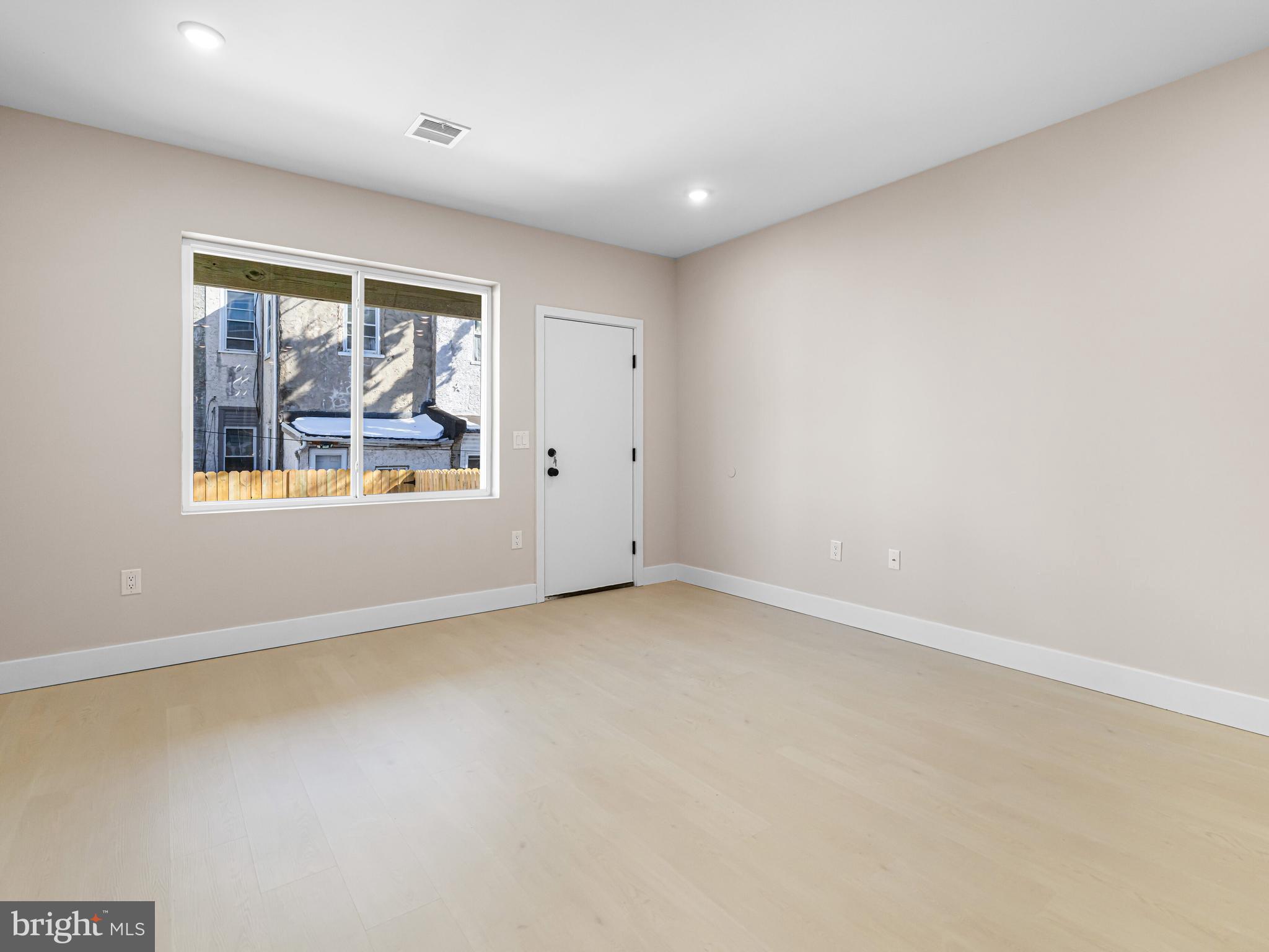 PORT RICHMOND - Residential Income