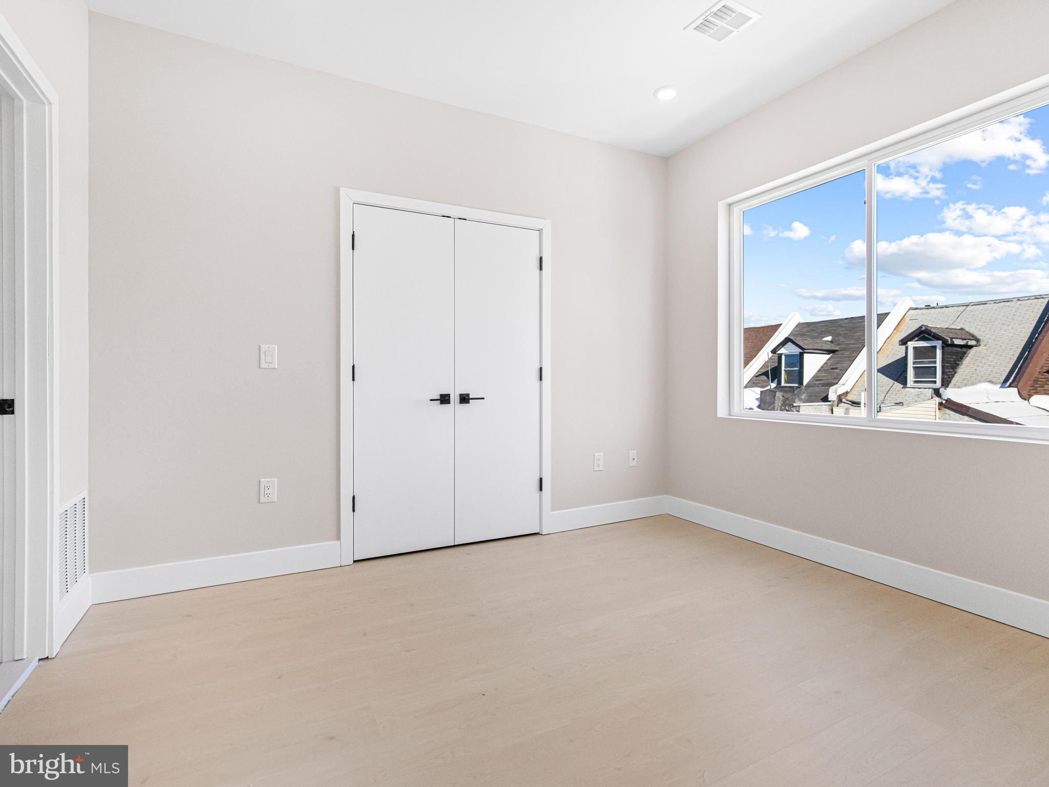 PORT RICHMOND - Residential Income